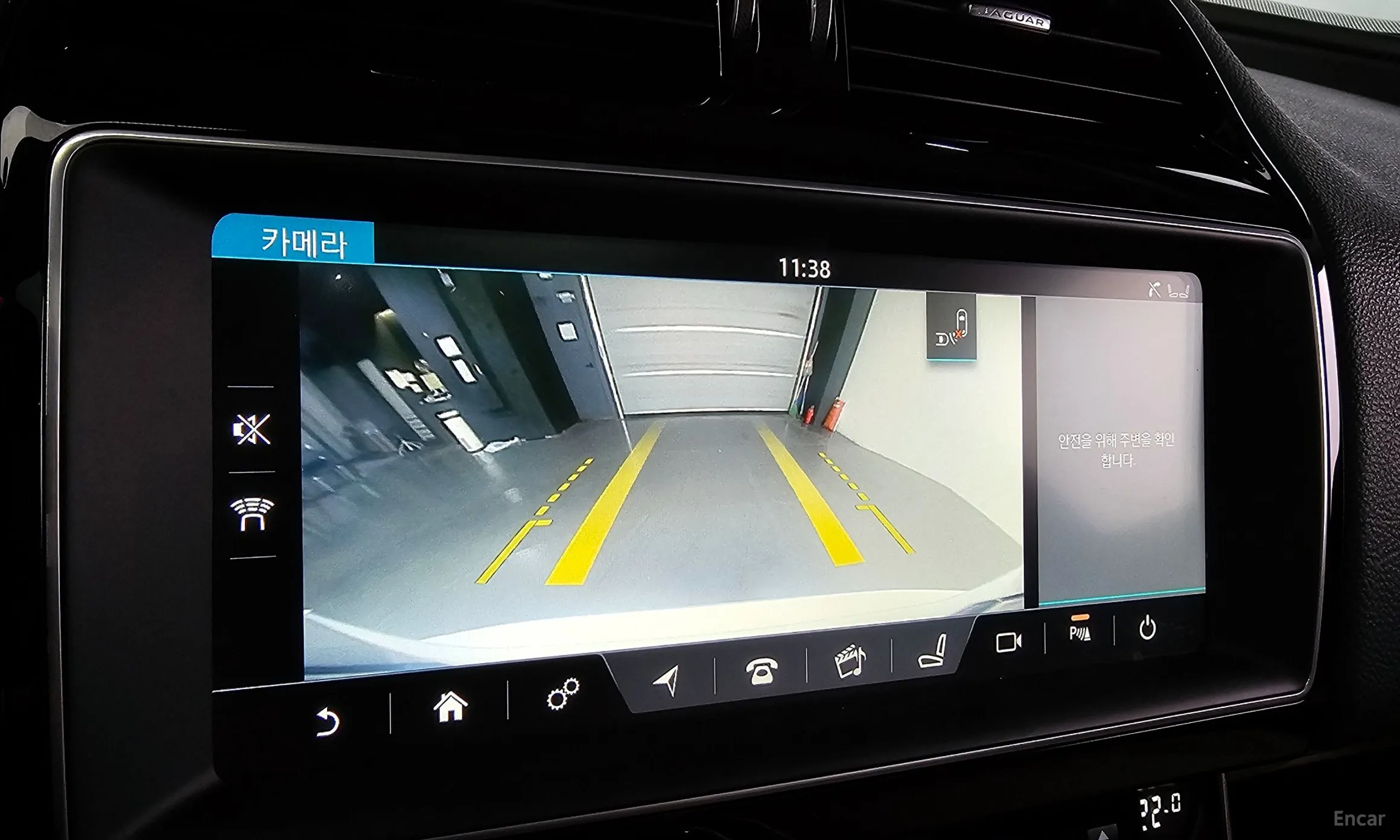 Jaguar XE превью 16