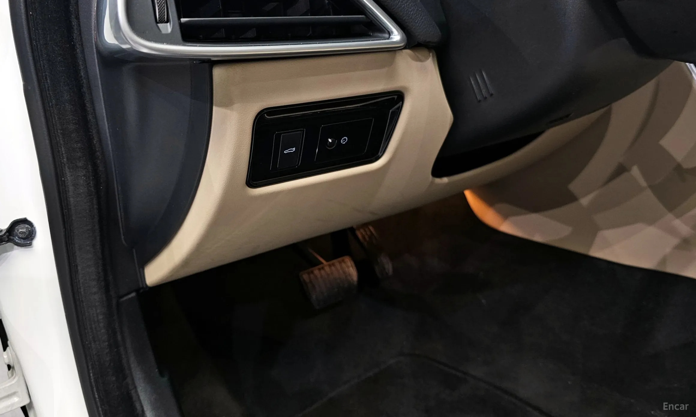 Jaguar XE превью 19