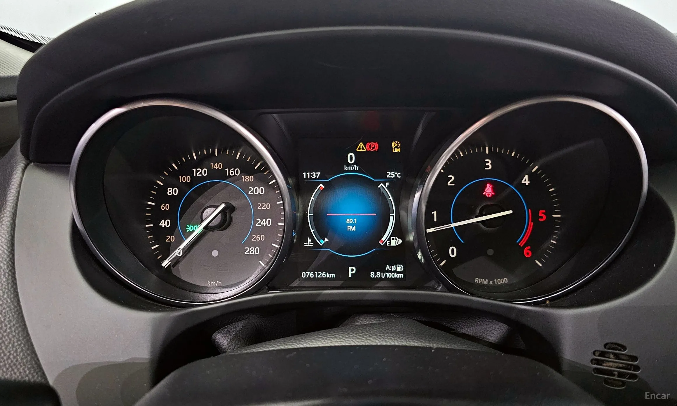 Jaguar XE превью 8