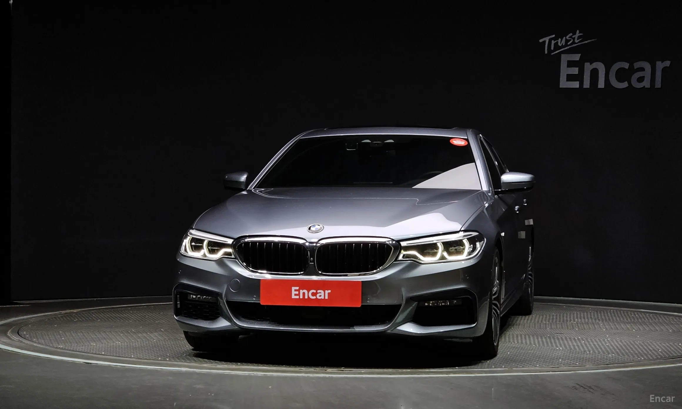 BMW 5 Series (G30) превью 2