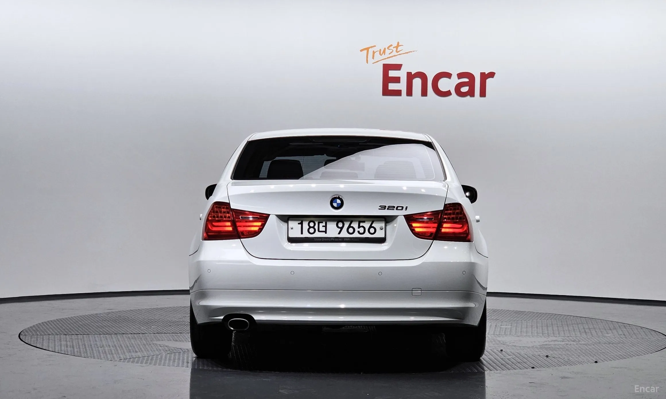 BMW 3 Series (E90) превью 3