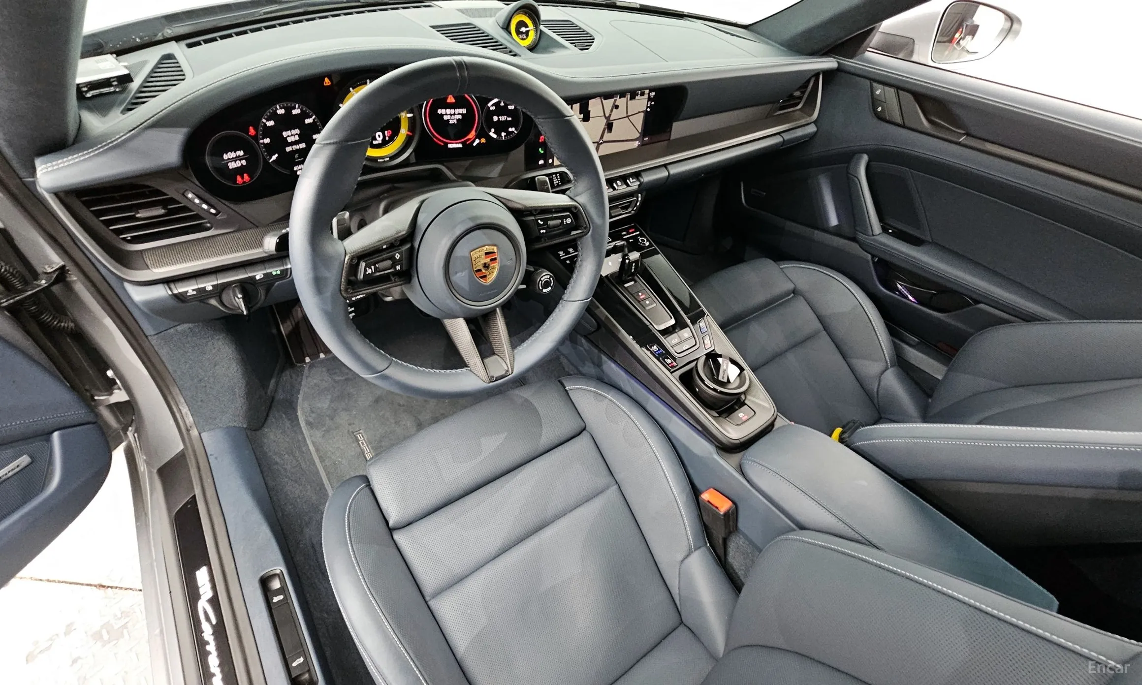 Porsche 911 (992) превью 4
