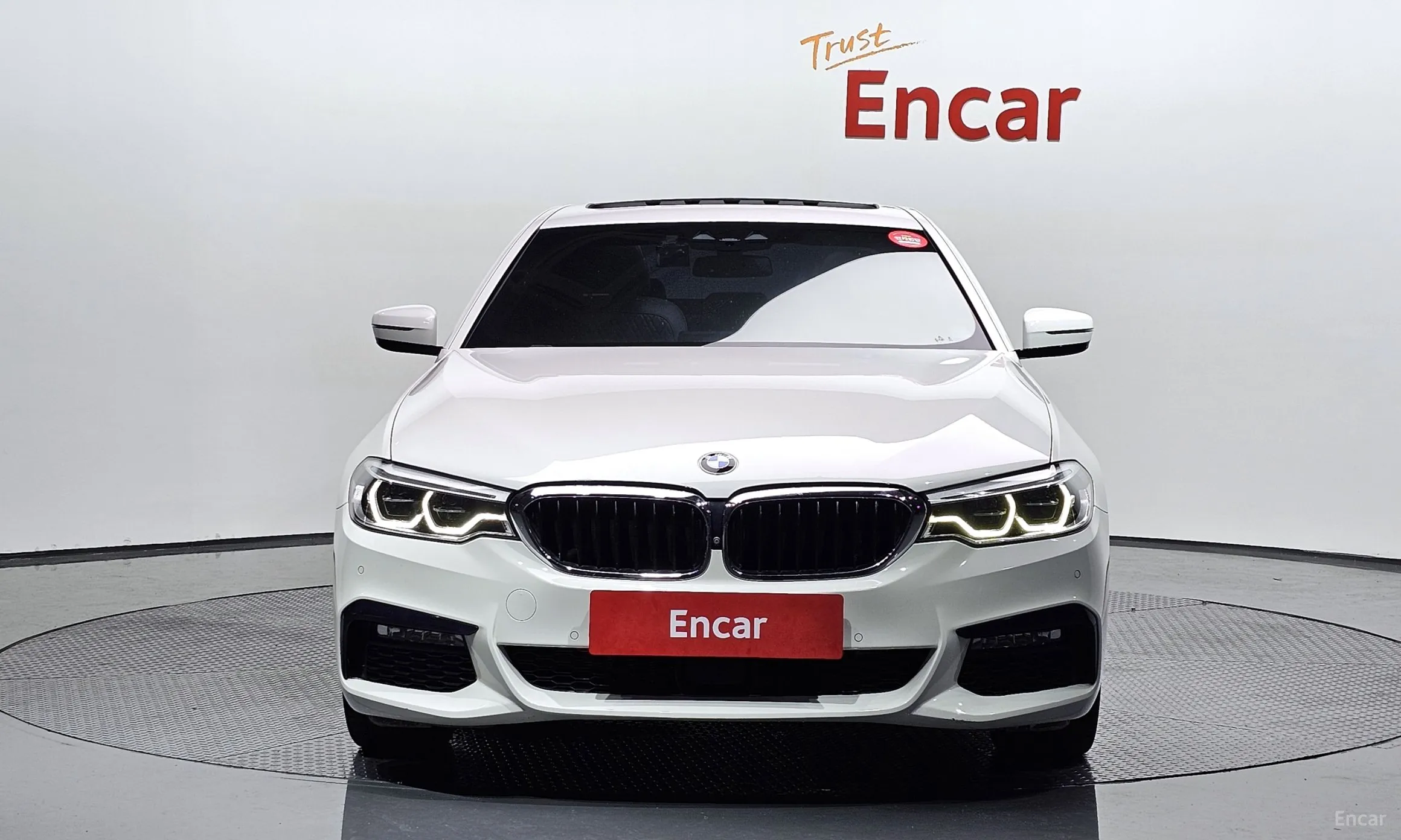 BMW 5 Series (G30) превью 2