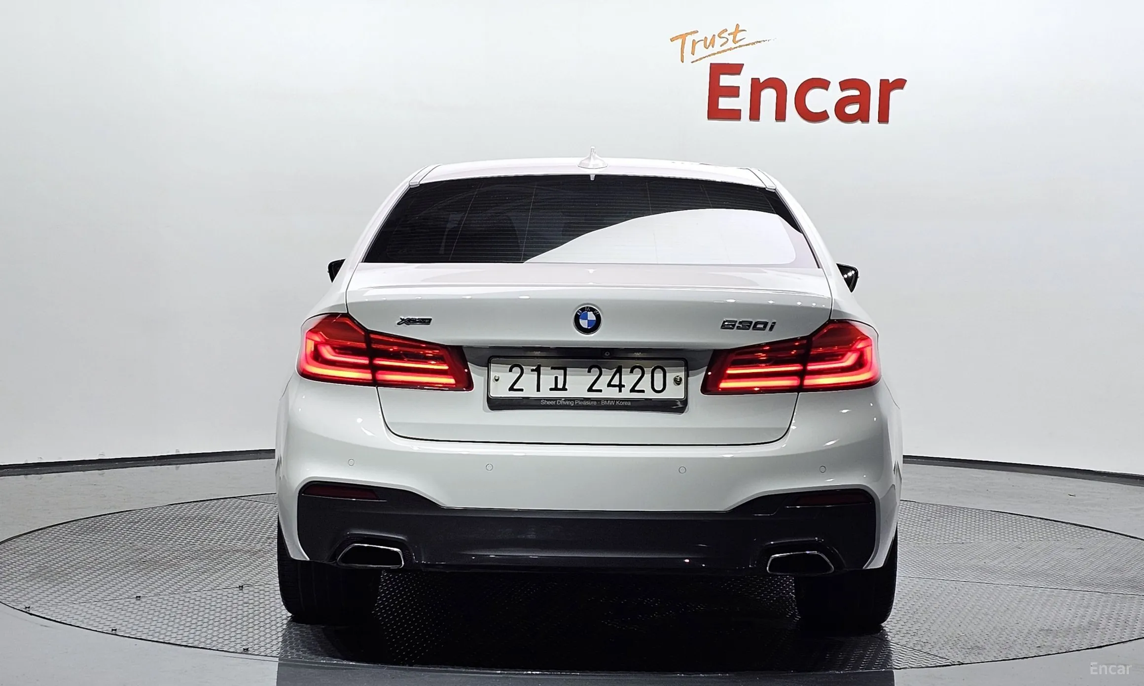 BMW 5 Series (G30) превью 3