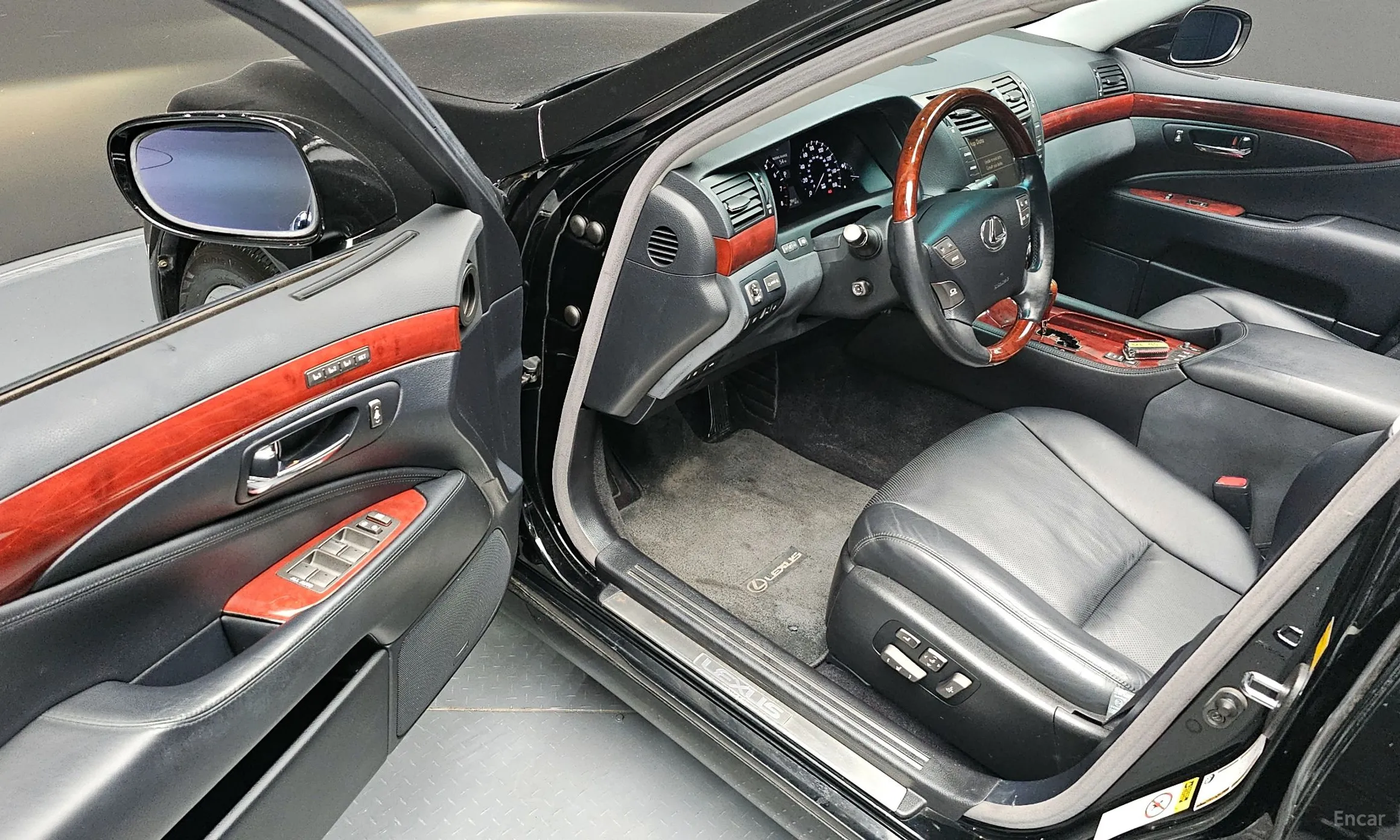 Lexus LS460 превью 12