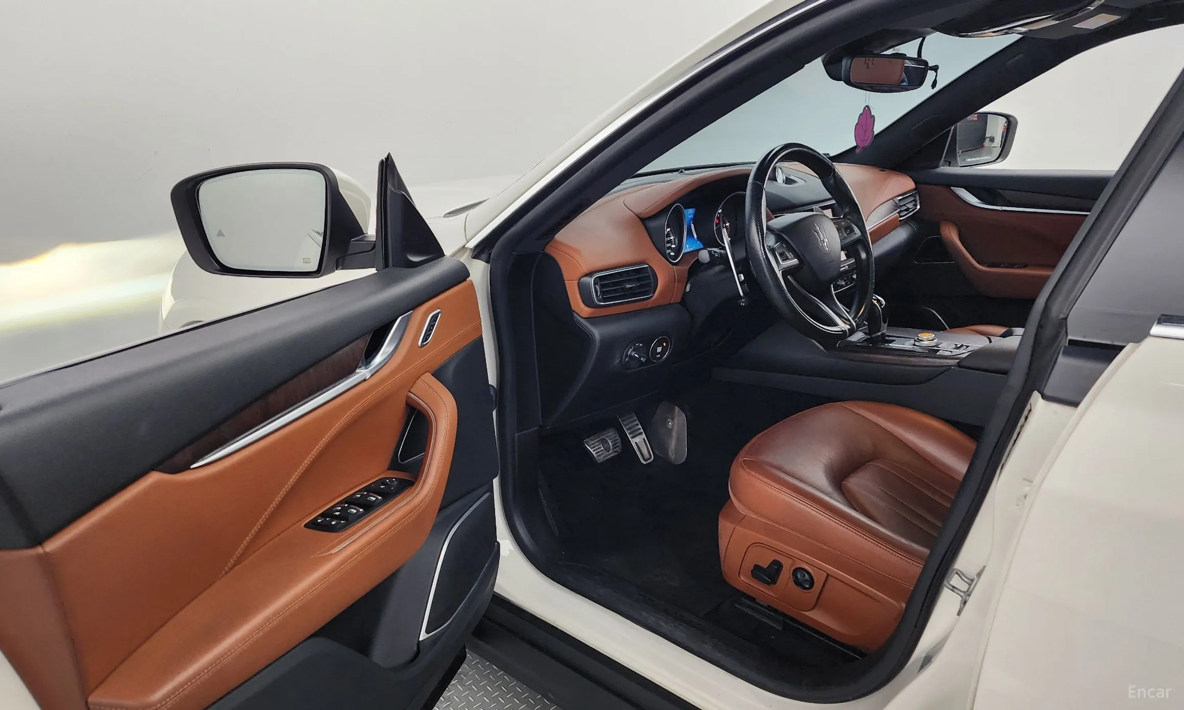 Maserati Levante превью 10