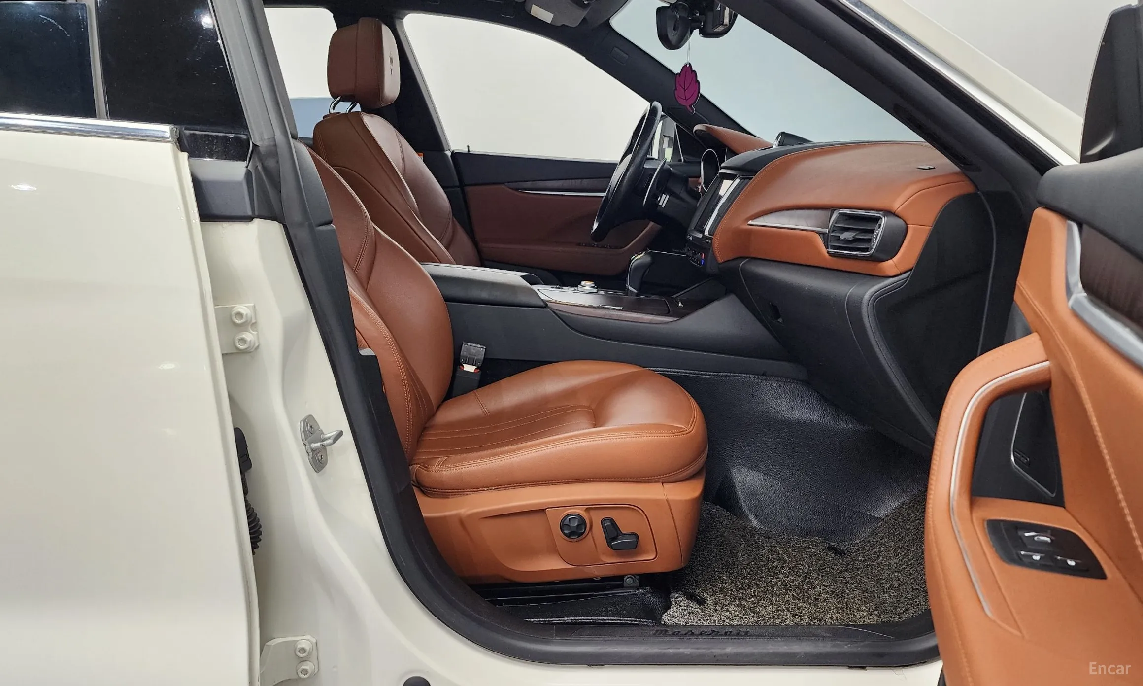 Maserati Levante превью 11