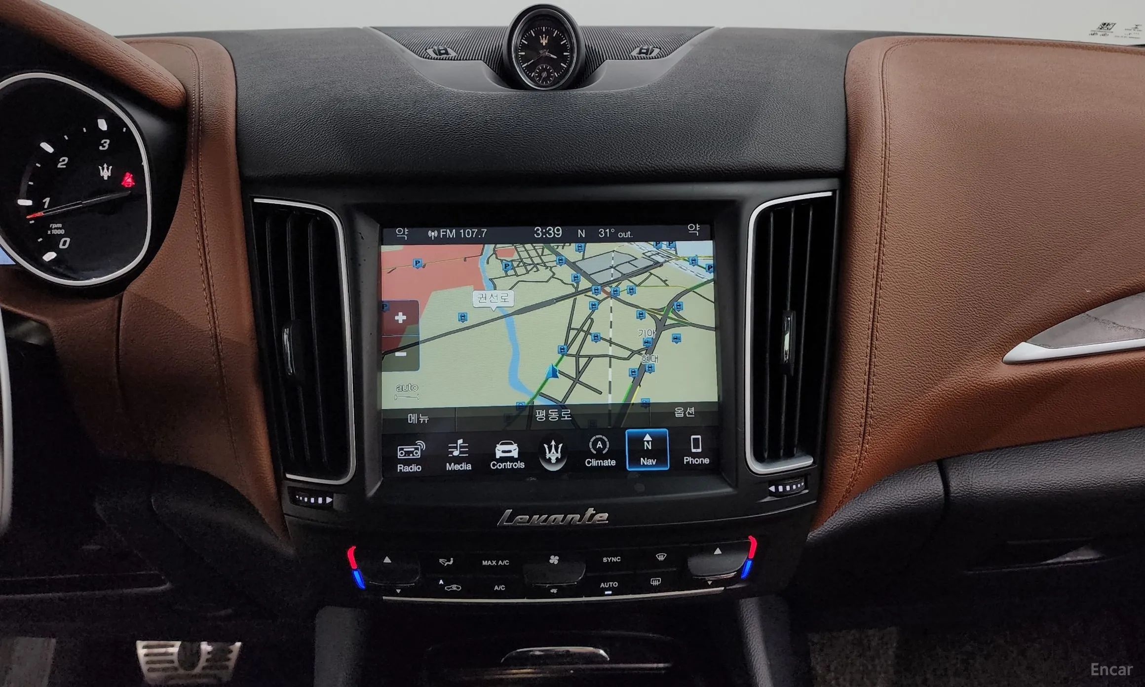 Maserati Levante превью 15