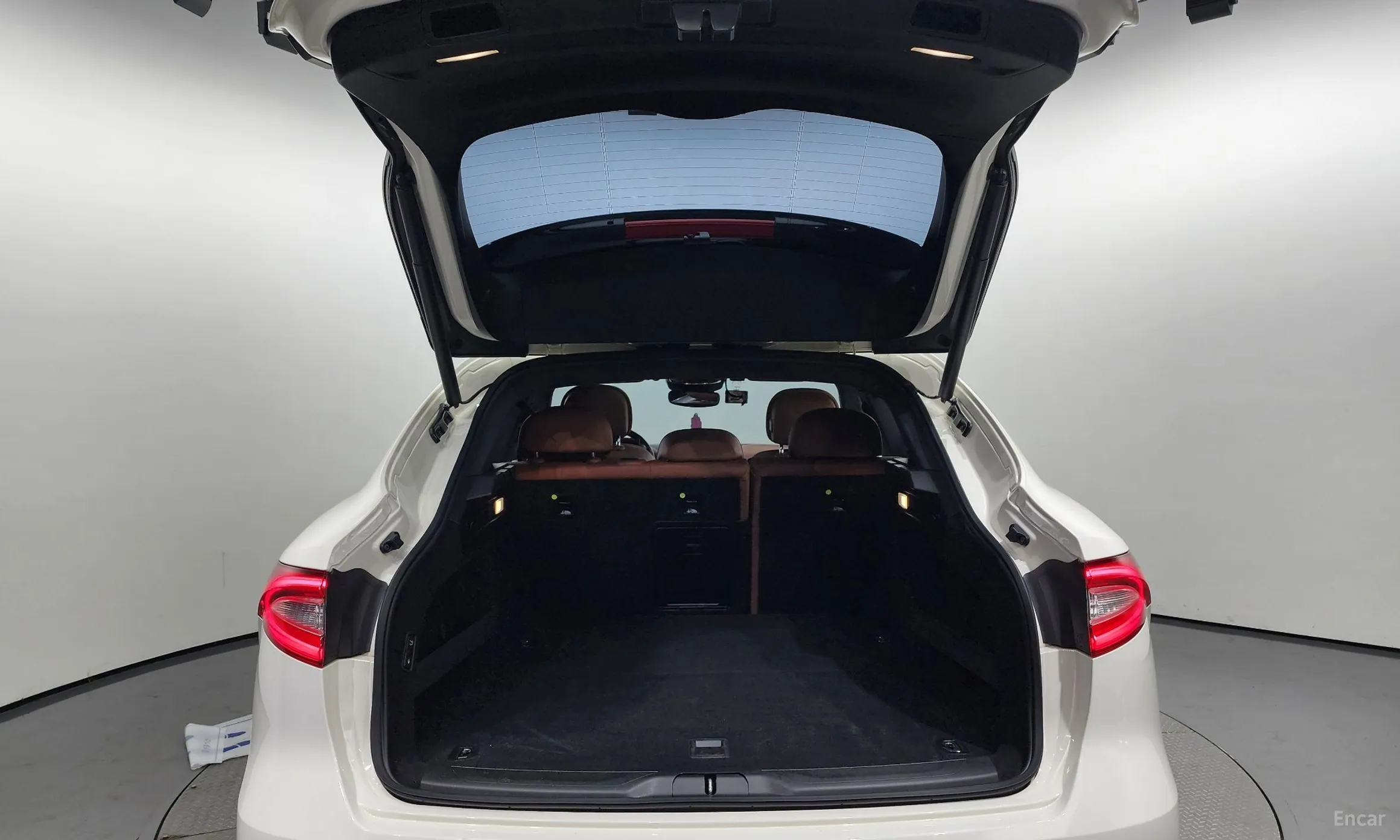 Maserati Levante превью 20
