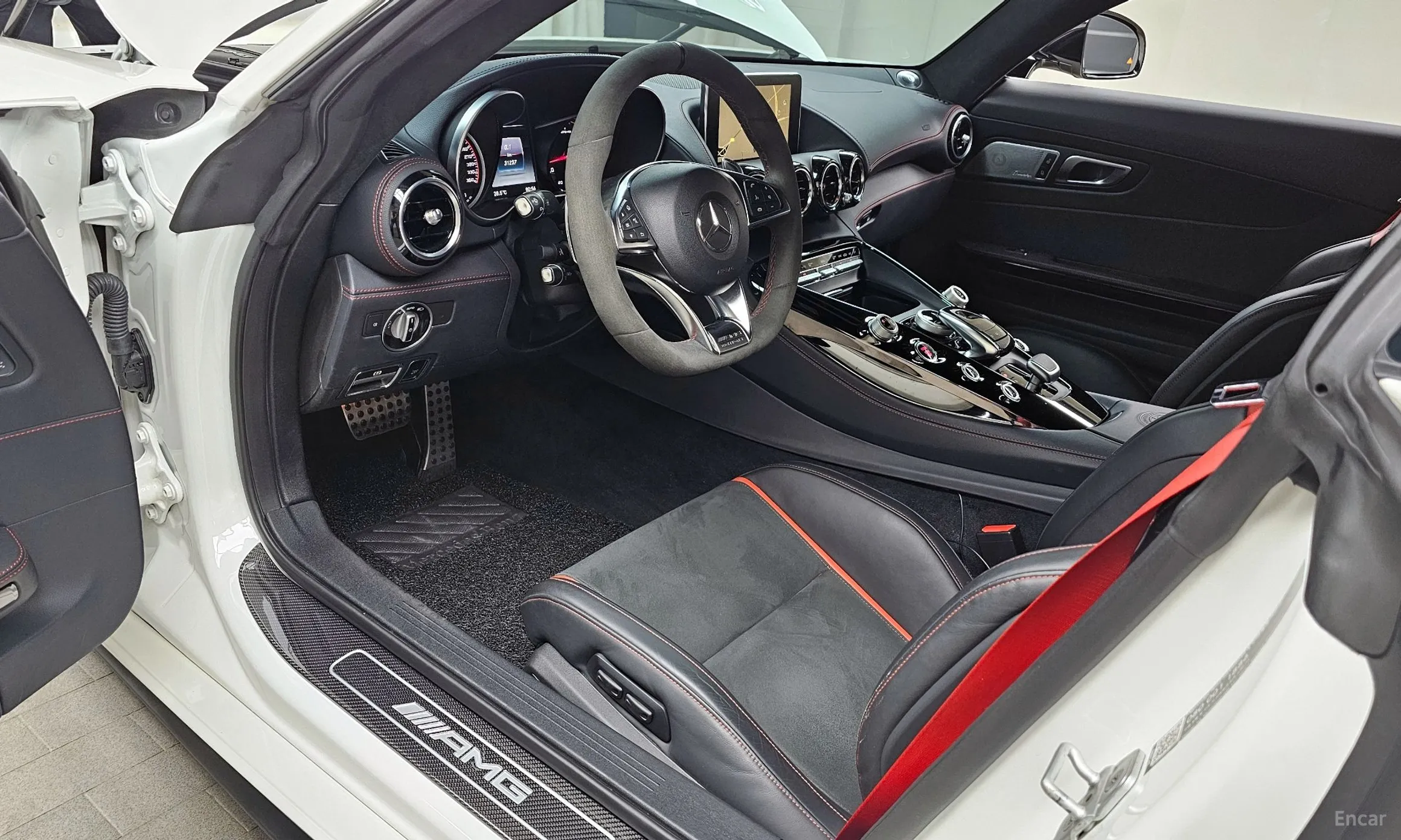 Mercedes Benz AMG GT превью 4