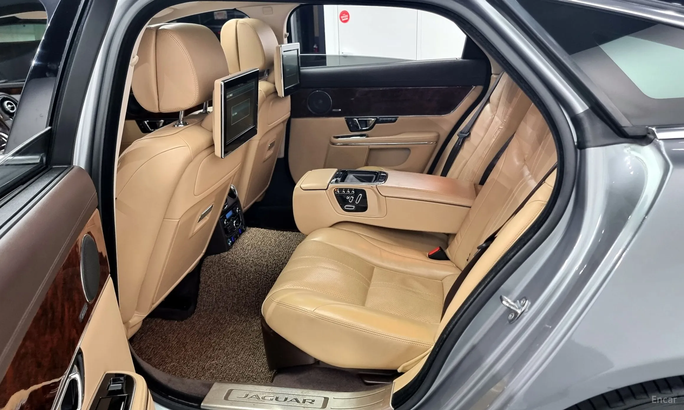 Jaguar All New XJ превью 12
