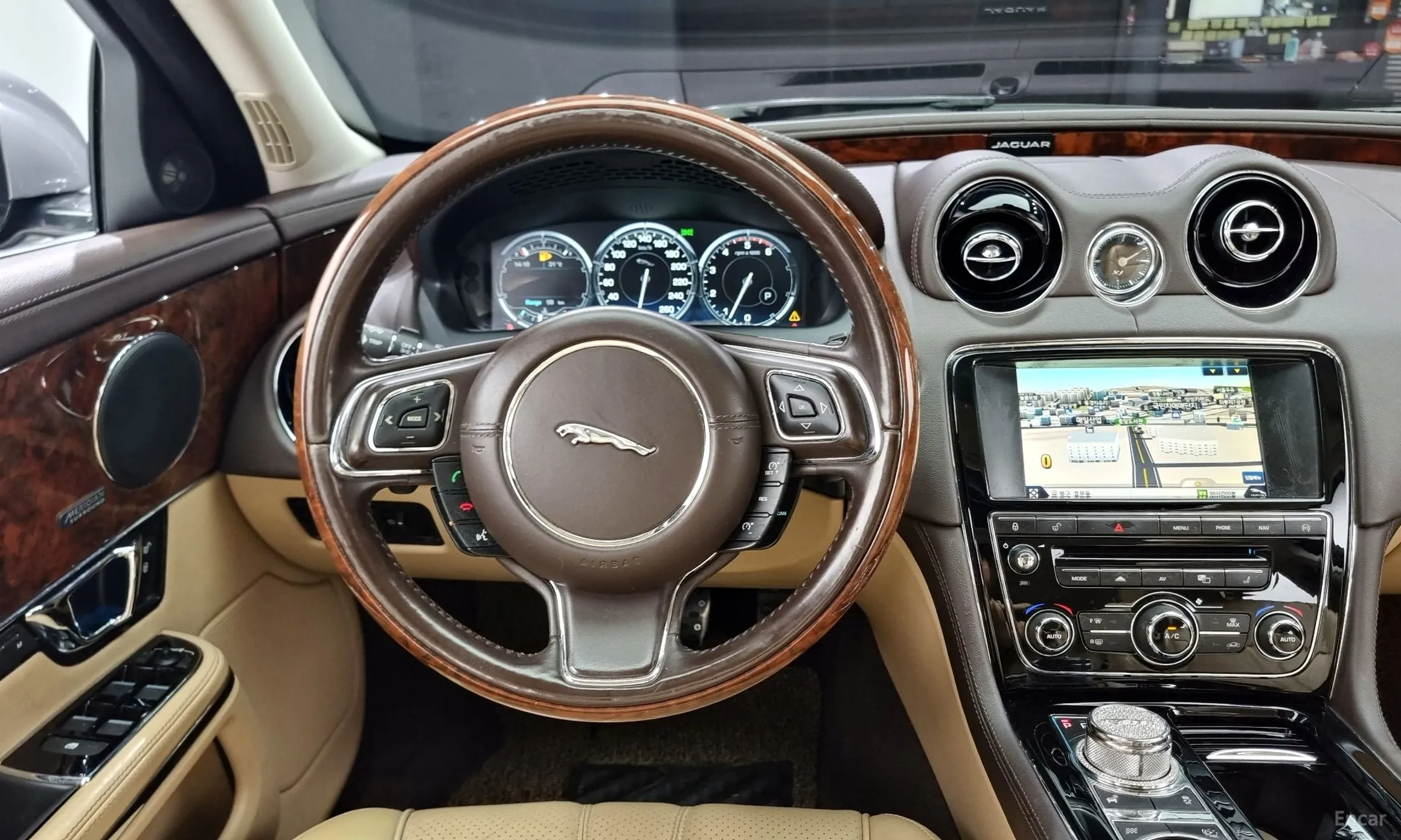 Jaguar All New XJ превью 13