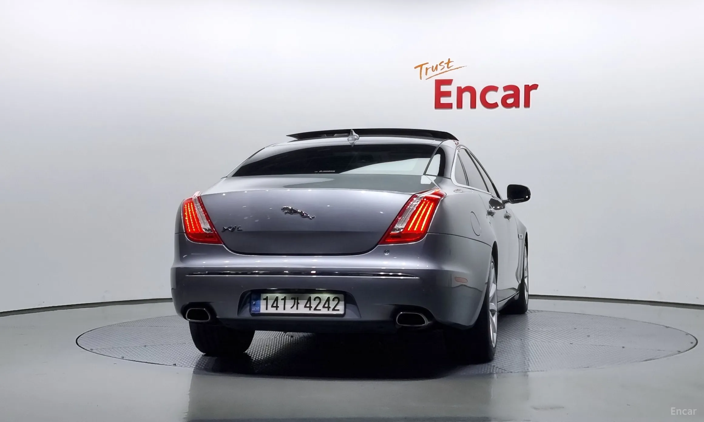 Jaguar All New XJ превью 4