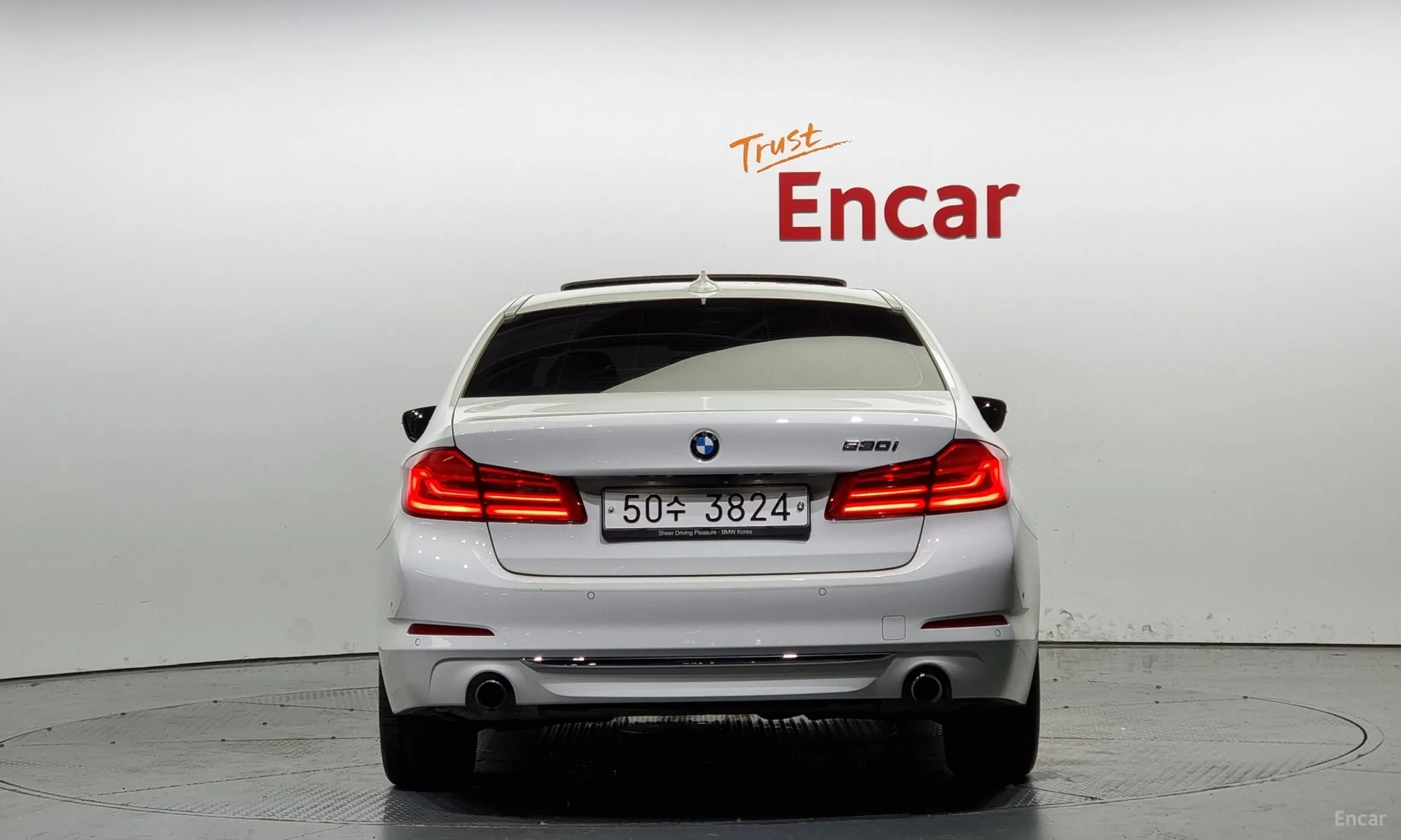BMW 5 Series (G30) превью 3
