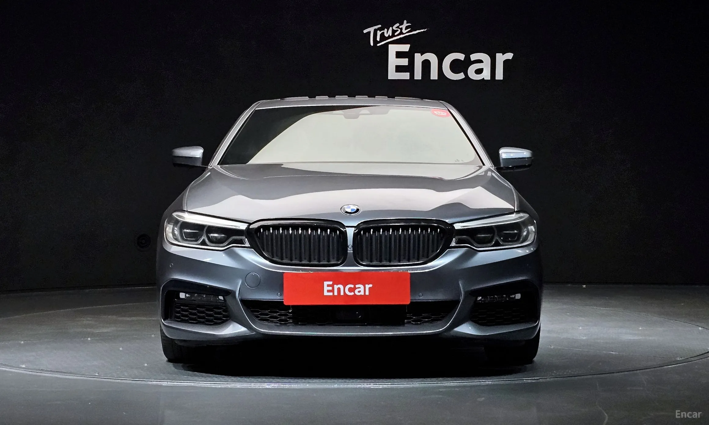 BMW 5 Series (G30) превью 2