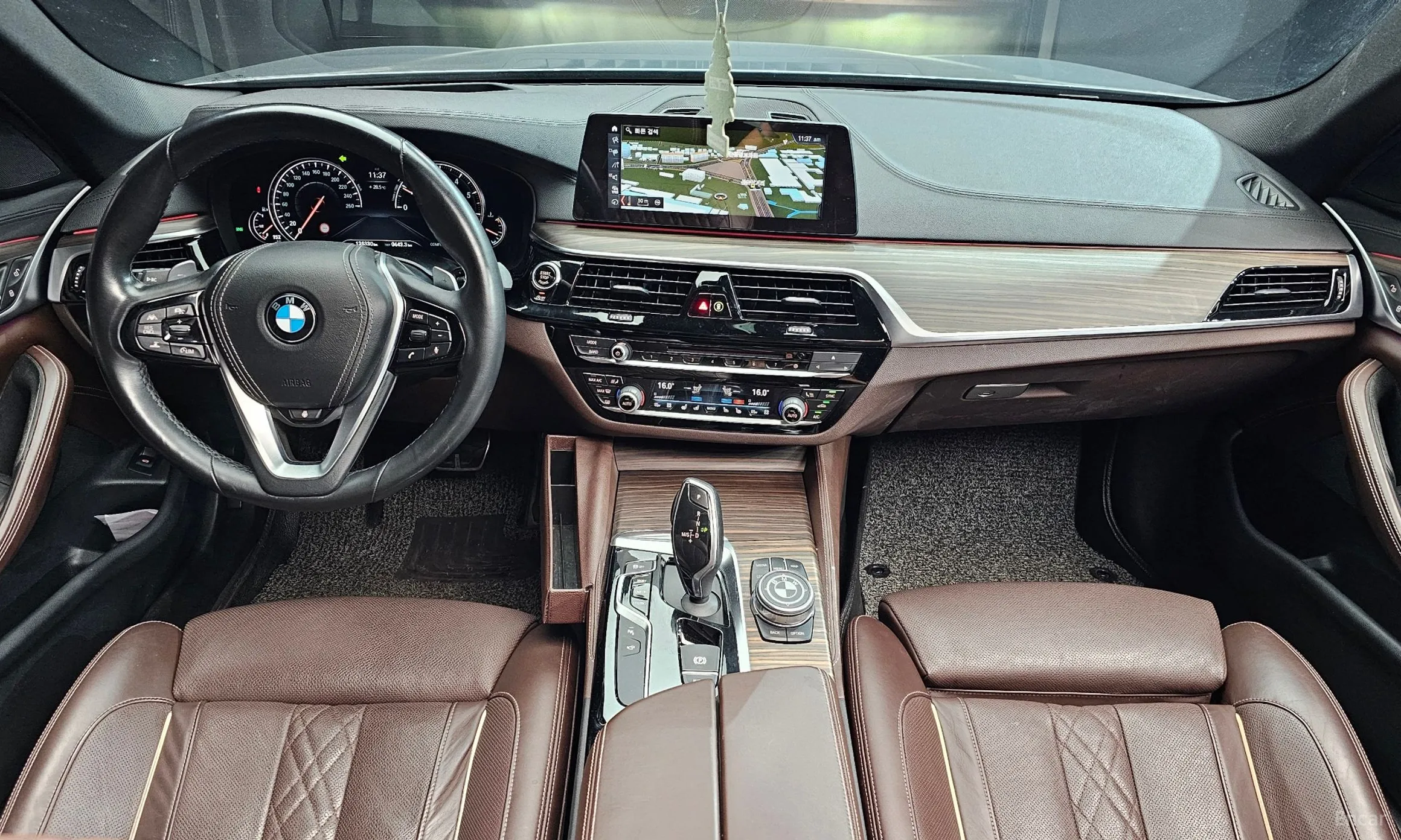 BMW 5 Series (G30) превью 4