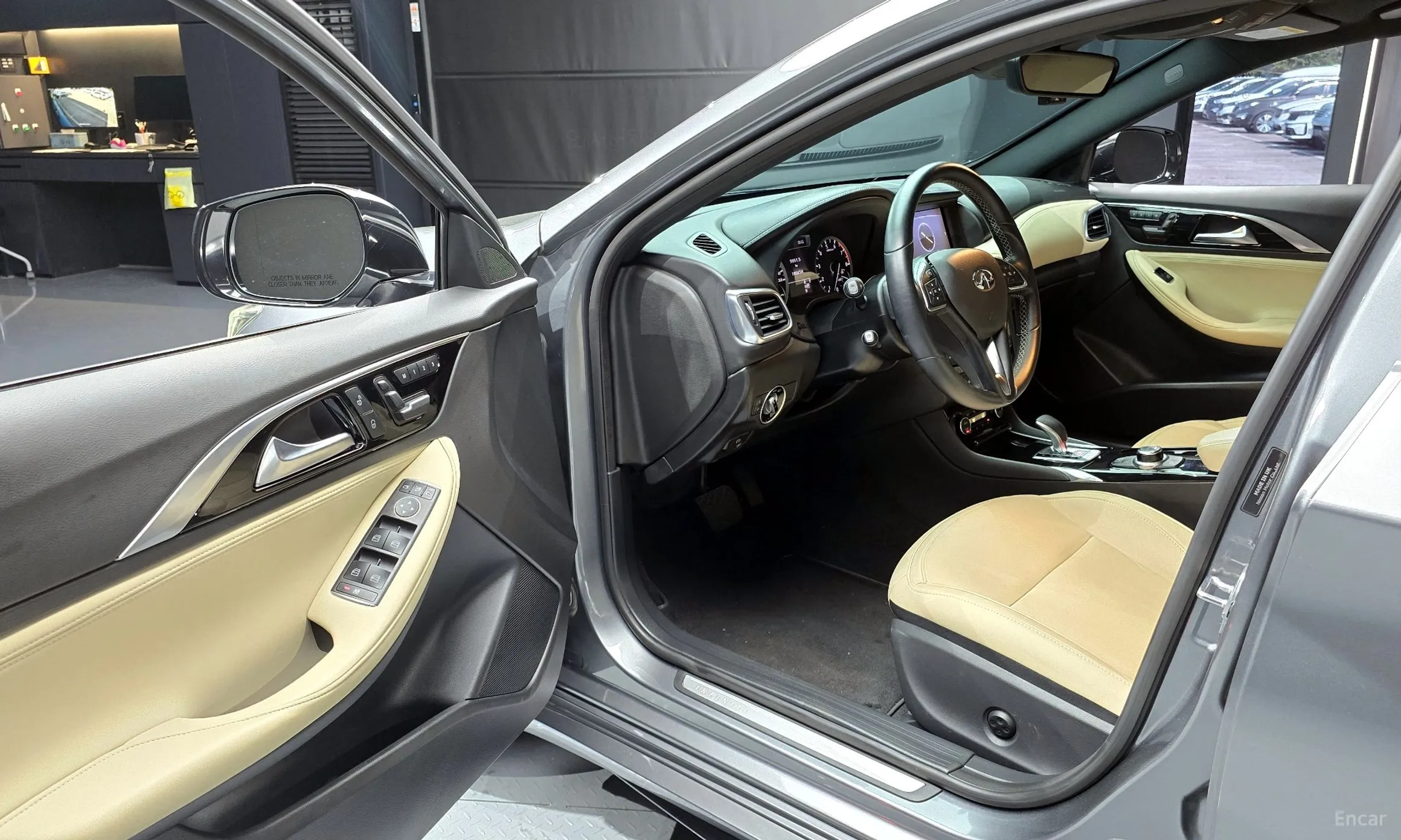 Infiniti Q30 превью 11