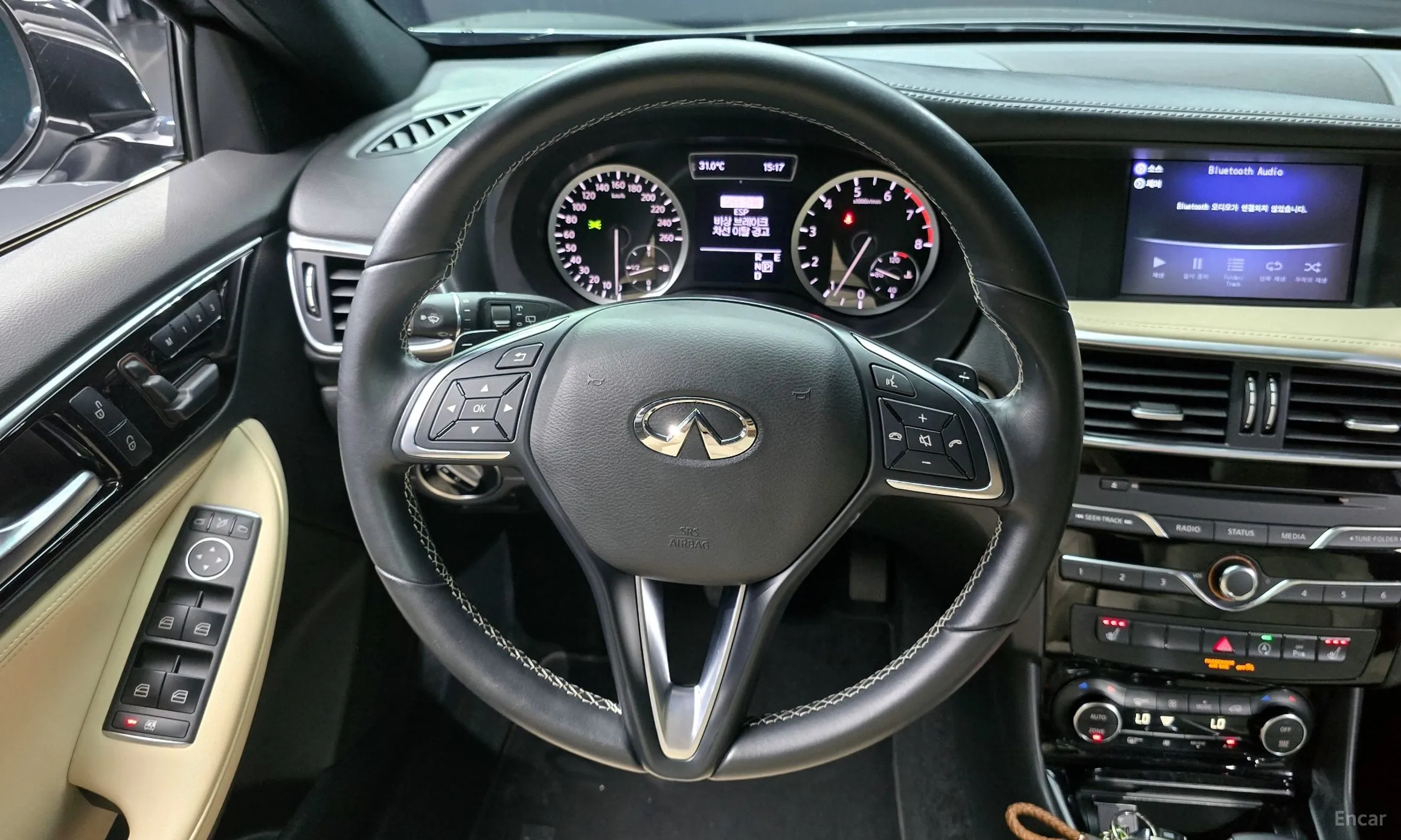 Infiniti Q30 превью 13