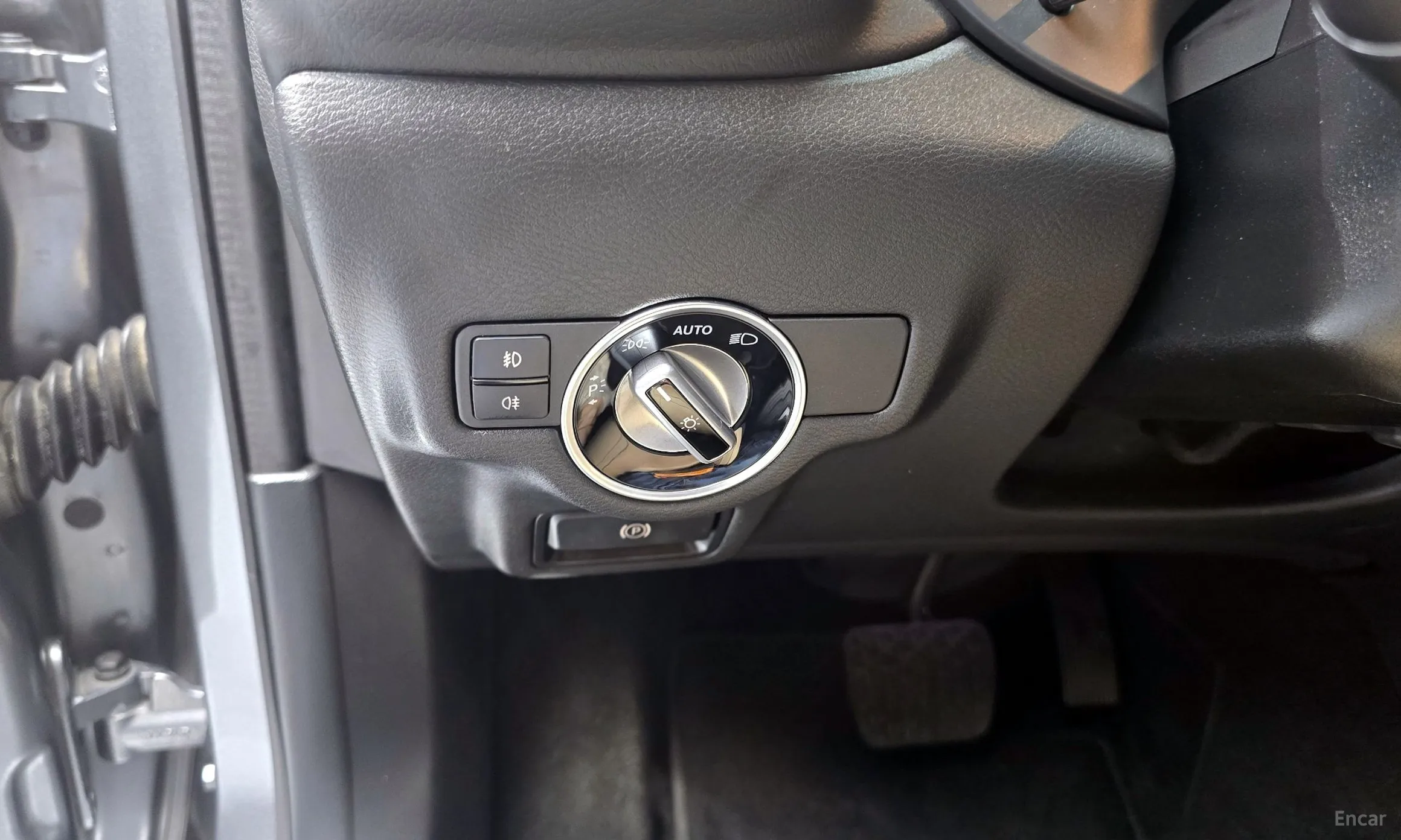 Infiniti Q30 превью 16