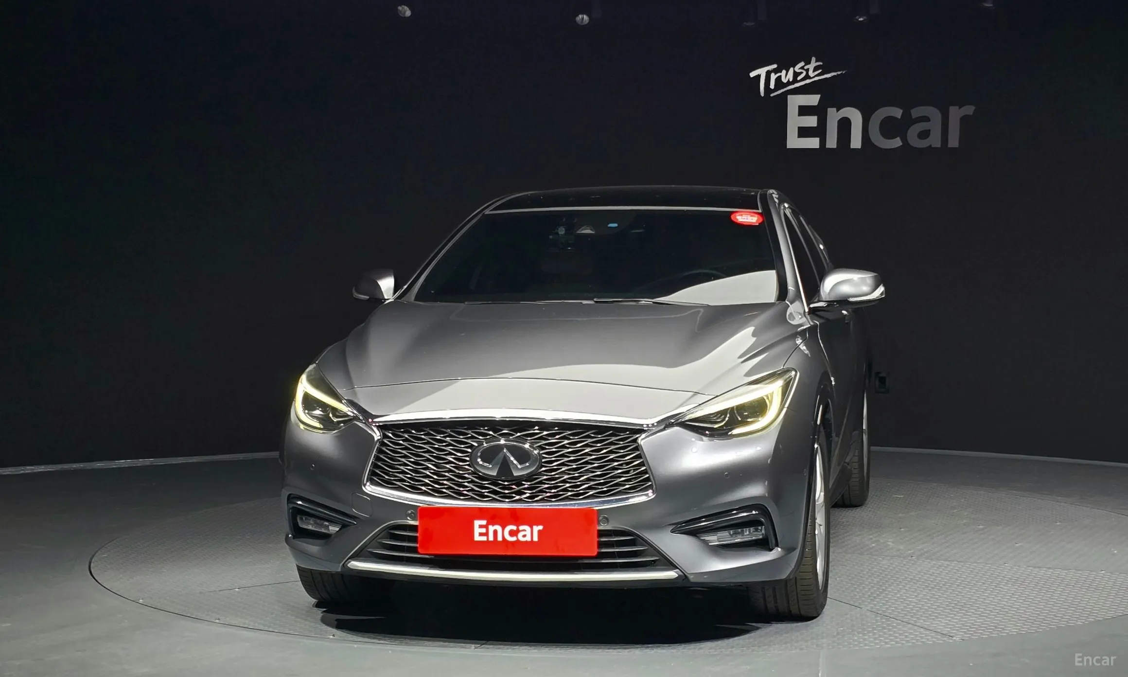 Infiniti Q30 превью 3