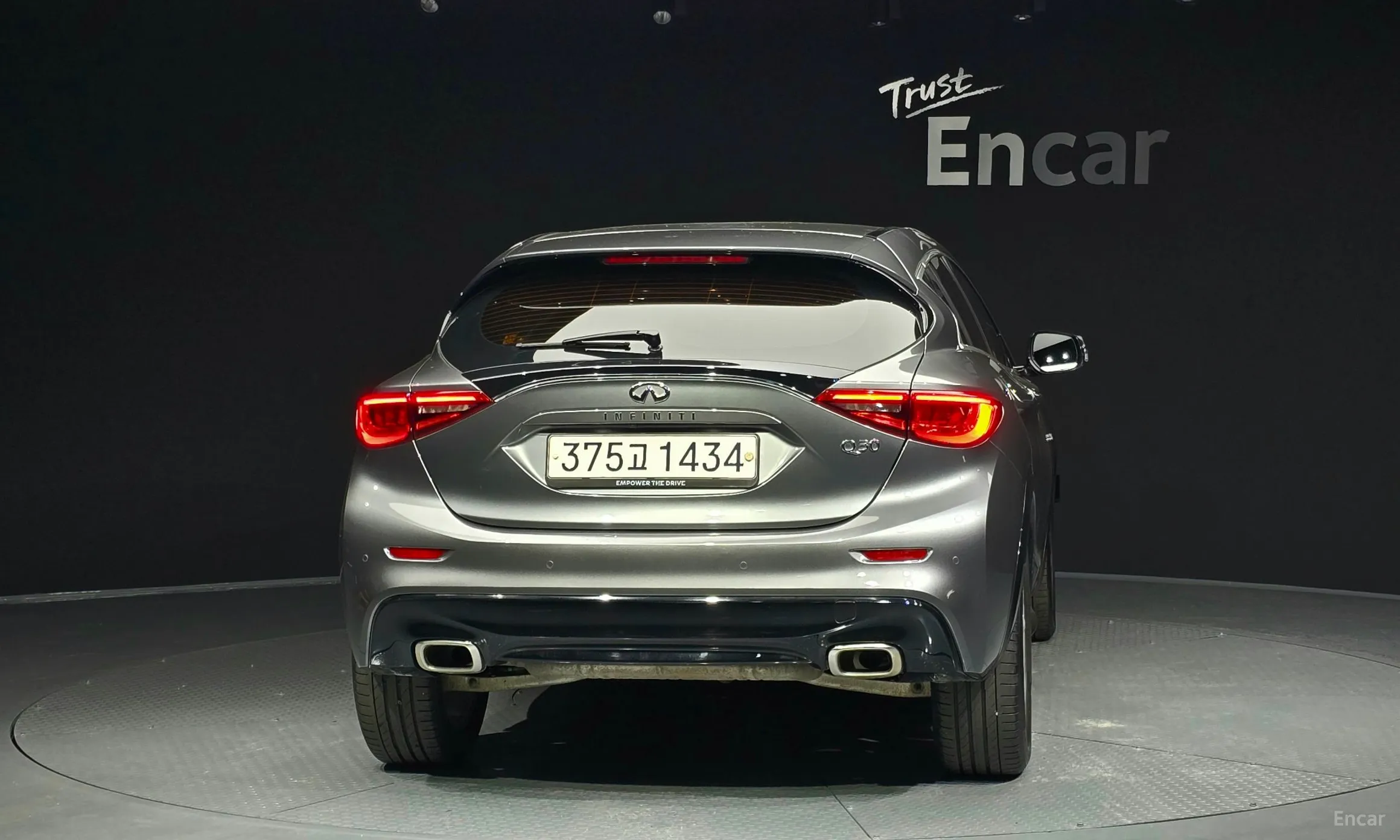Infiniti Q30 превью 4