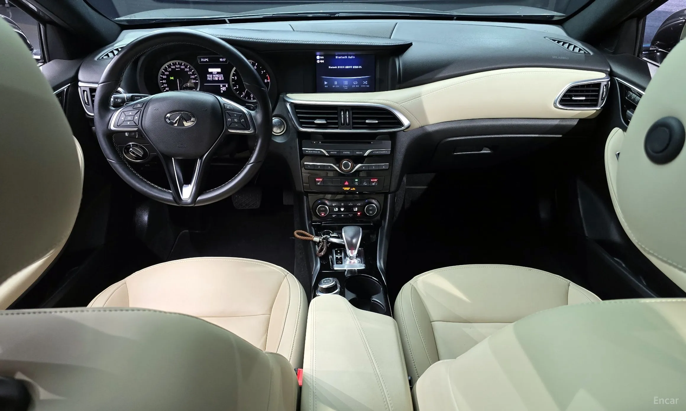 Infiniti Q30 превью 7