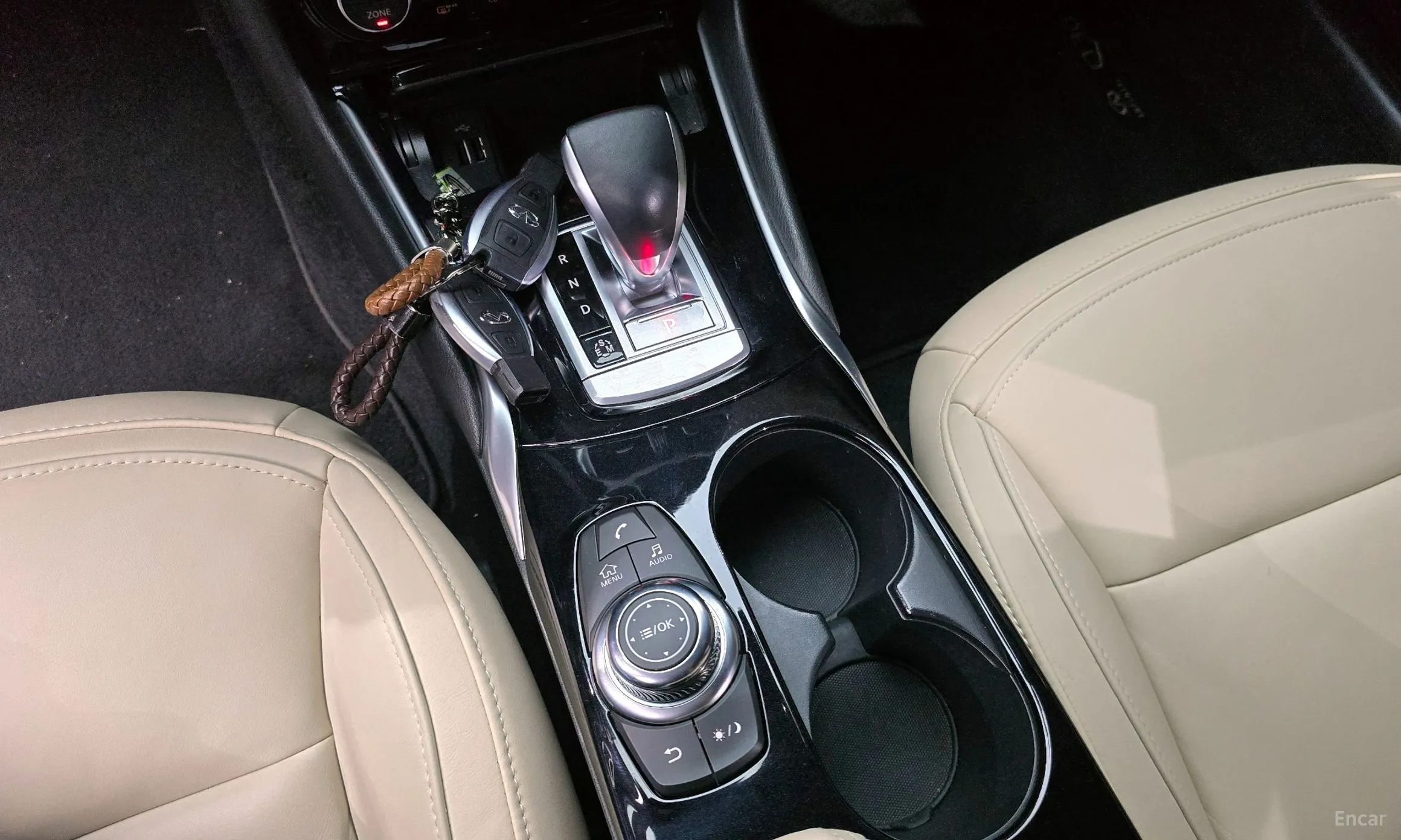 Infiniti Q30 превью 9