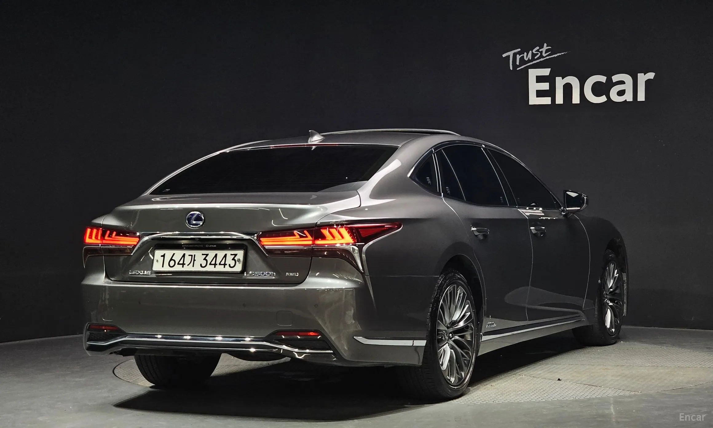 Lexus LS500h Gen 5