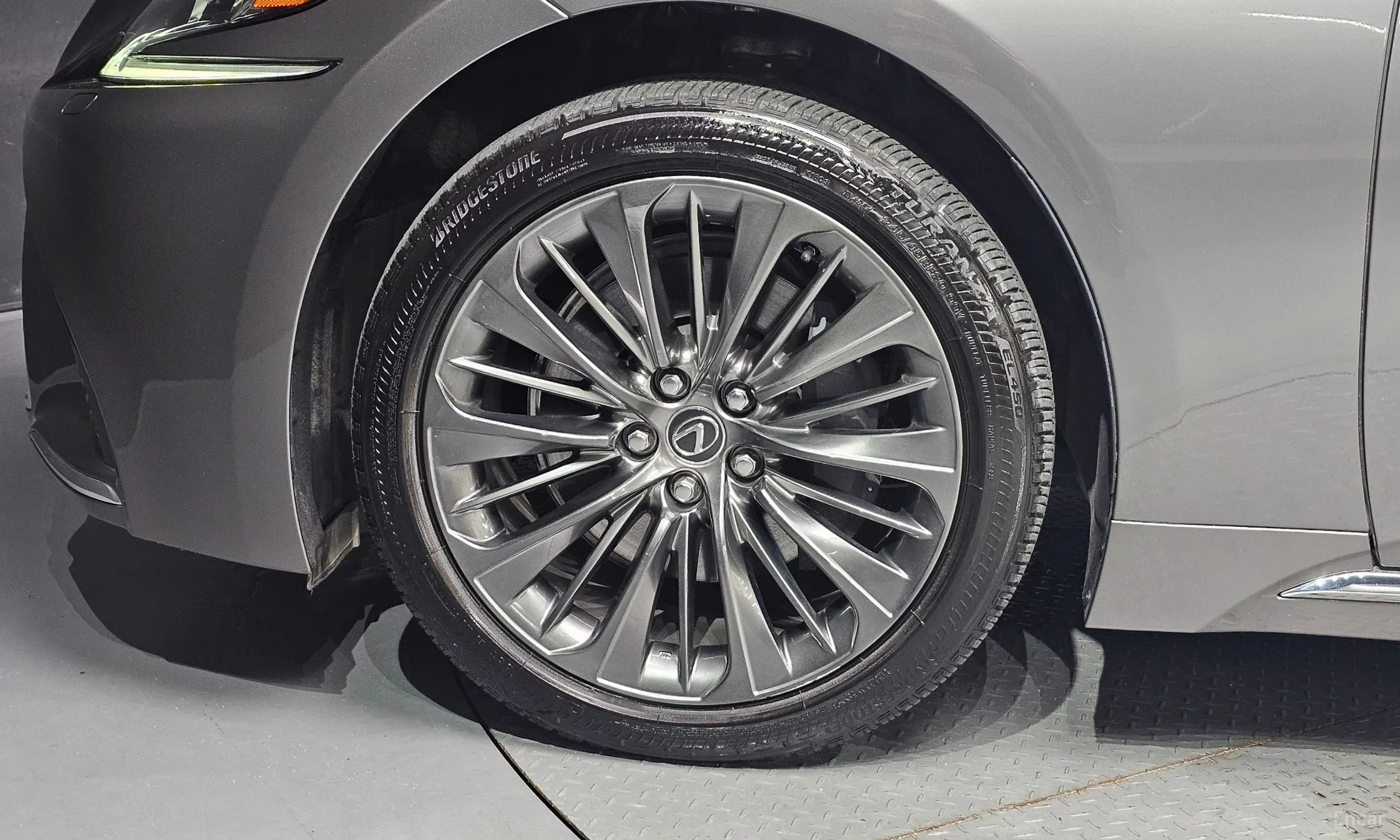 Lexus LS500h Gen 5 превью 5