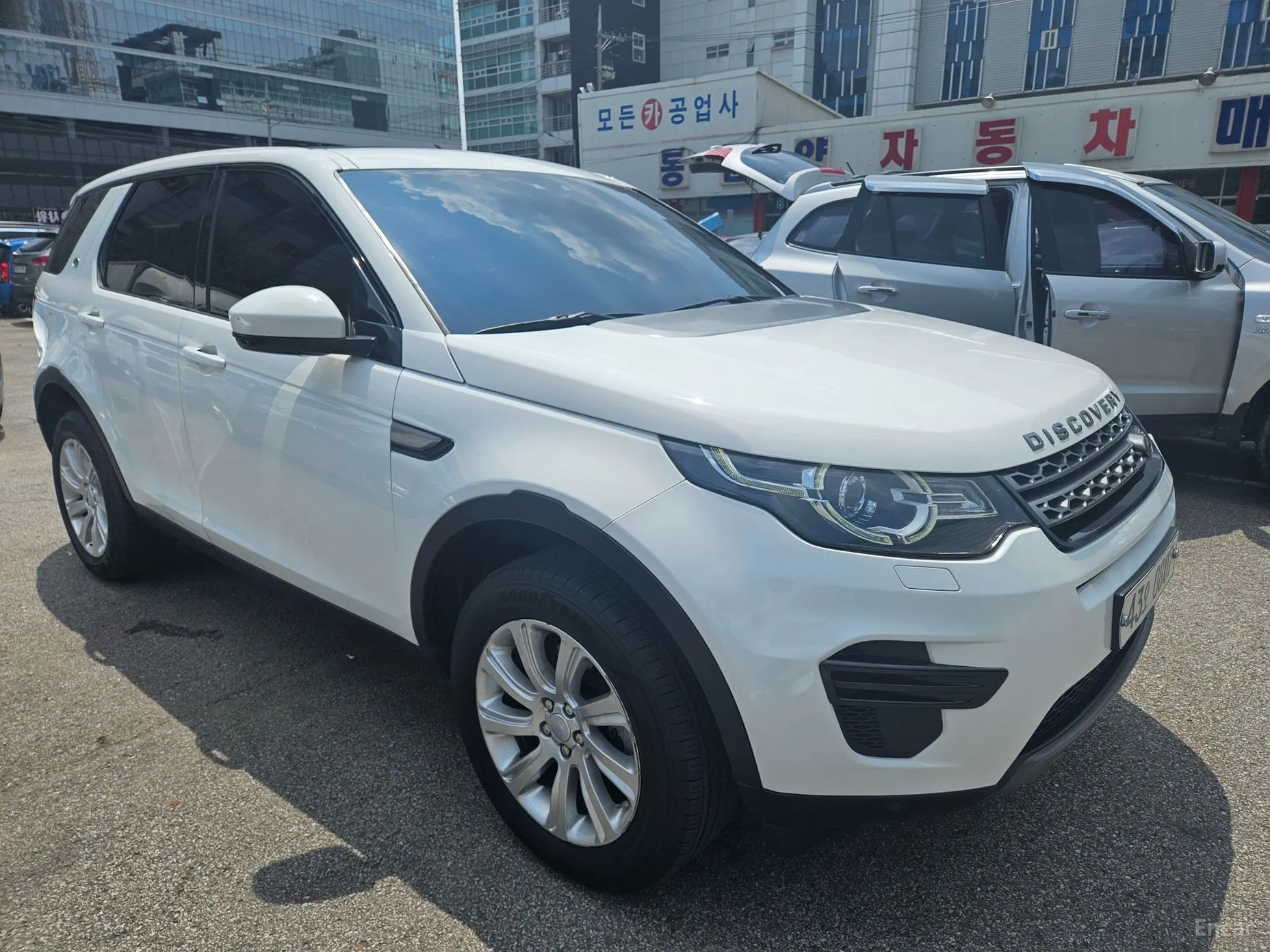 Land Rover Discovery Sports превью 2
