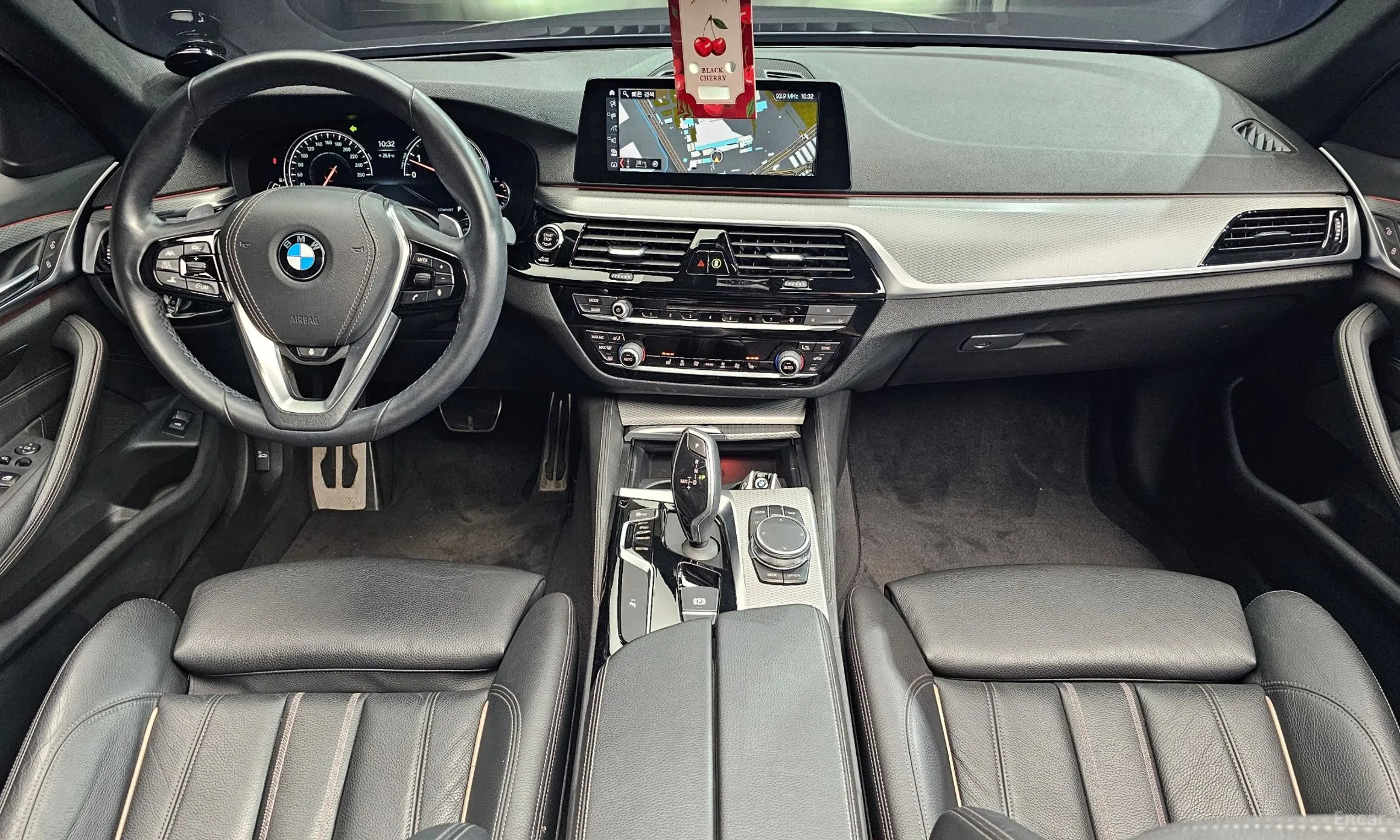 BMW 5 Series (G30) превью 4