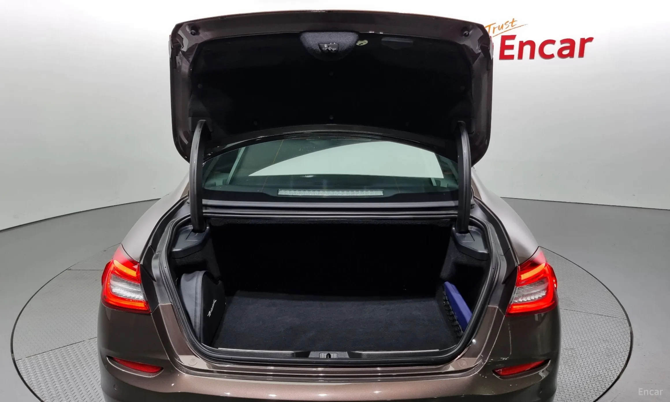 Maserati Quattroporte превью 20