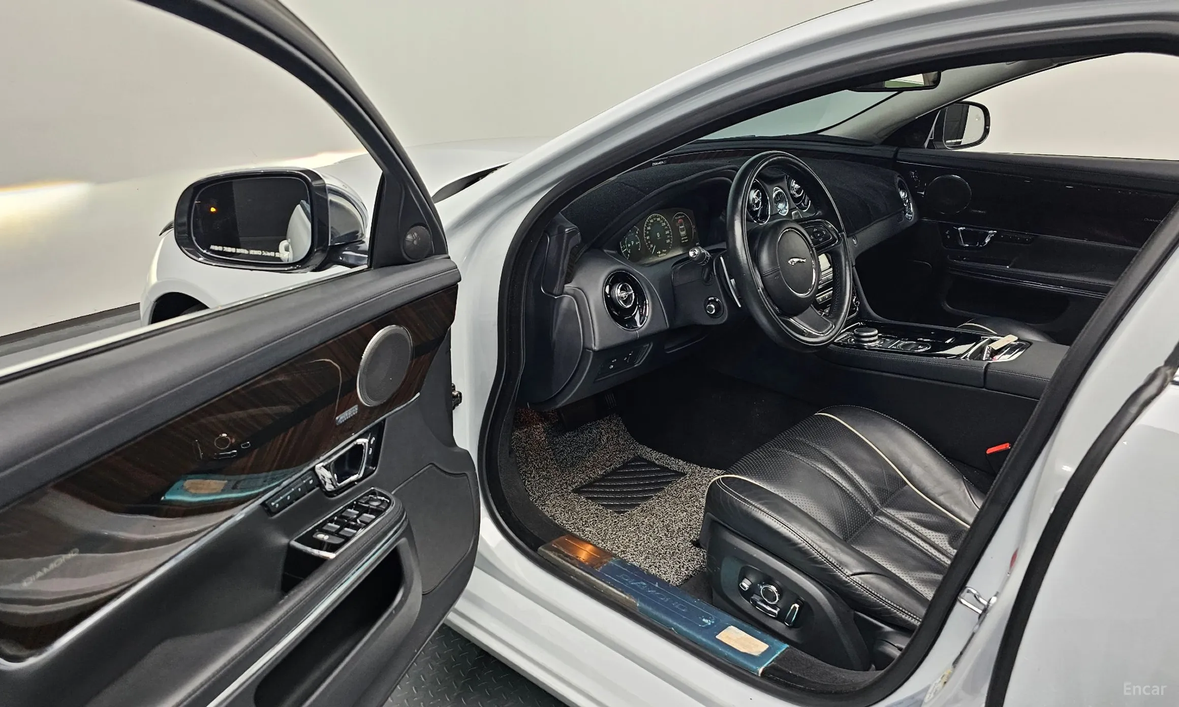 Jaguar All New XJ превью 11