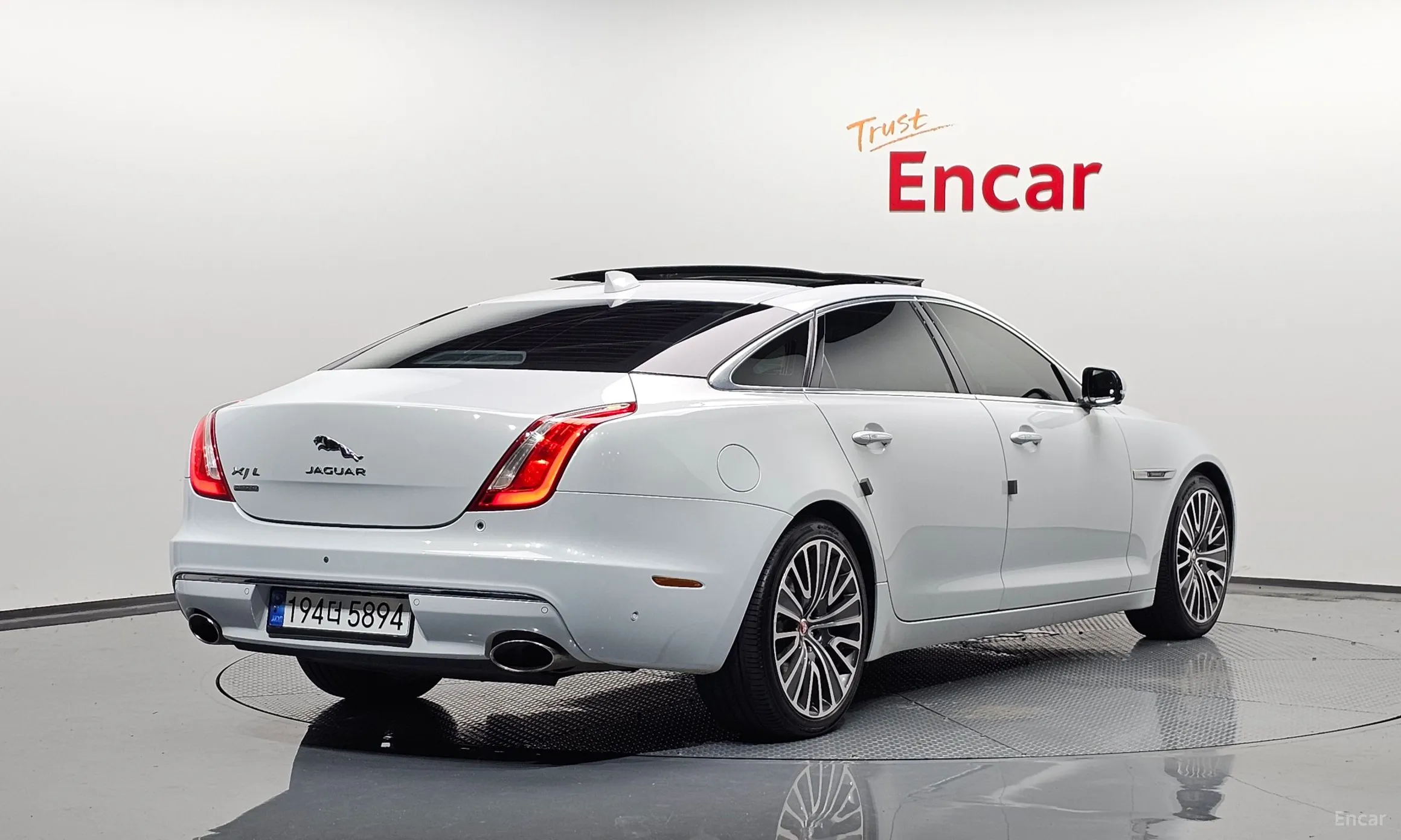 Jaguar All New XJ
