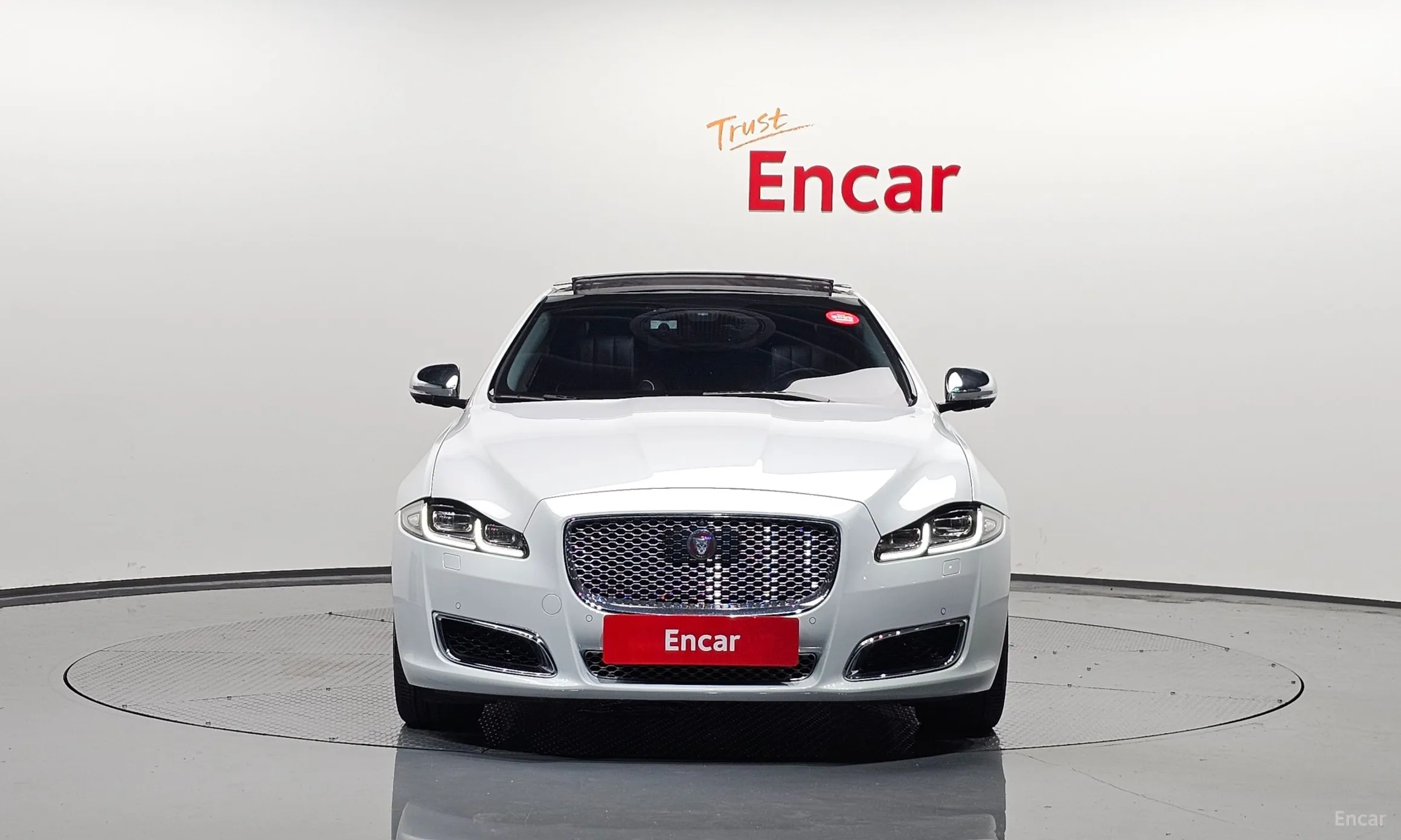 Jaguar All New XJ превью 3