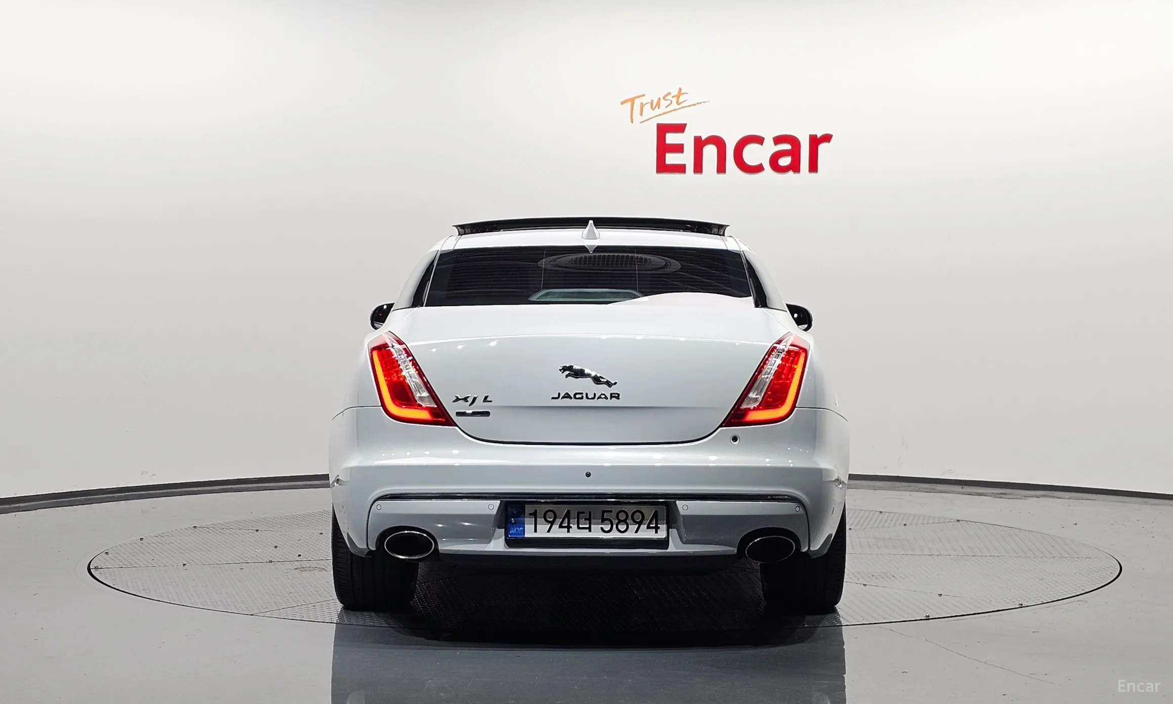 Jaguar All New XJ превью 4