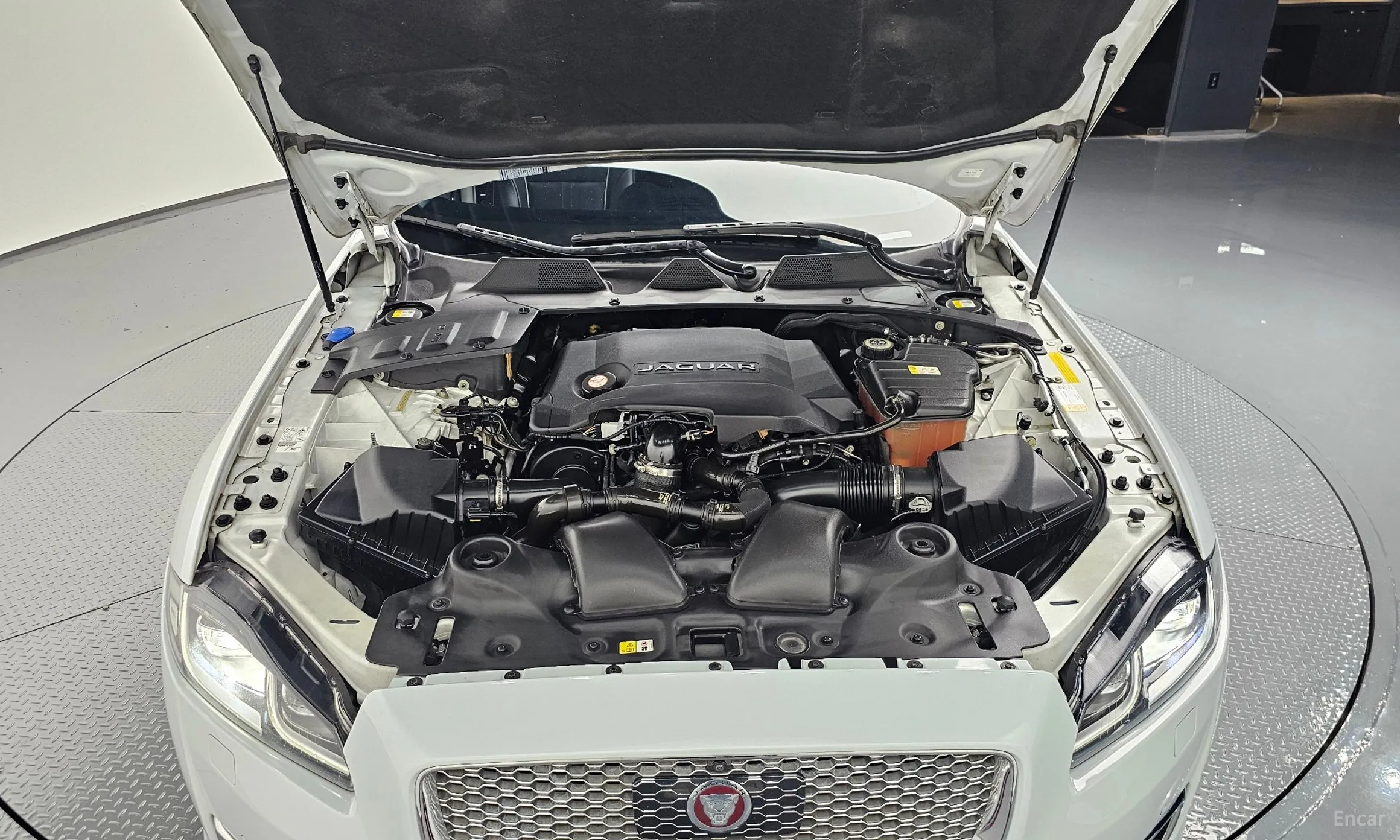 Jaguar All New XJ превью 6