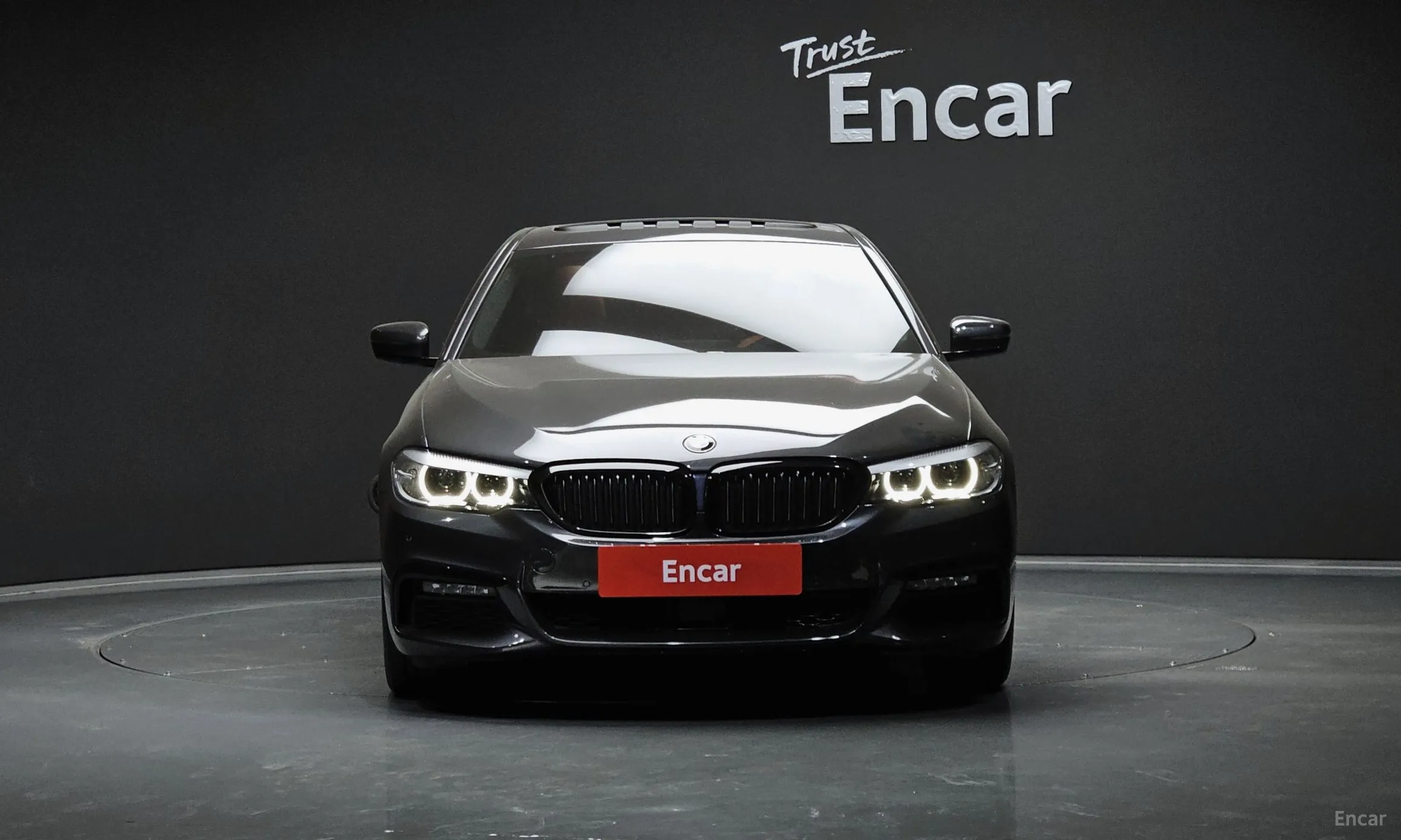 BMW 5 Series (G30) превью 2