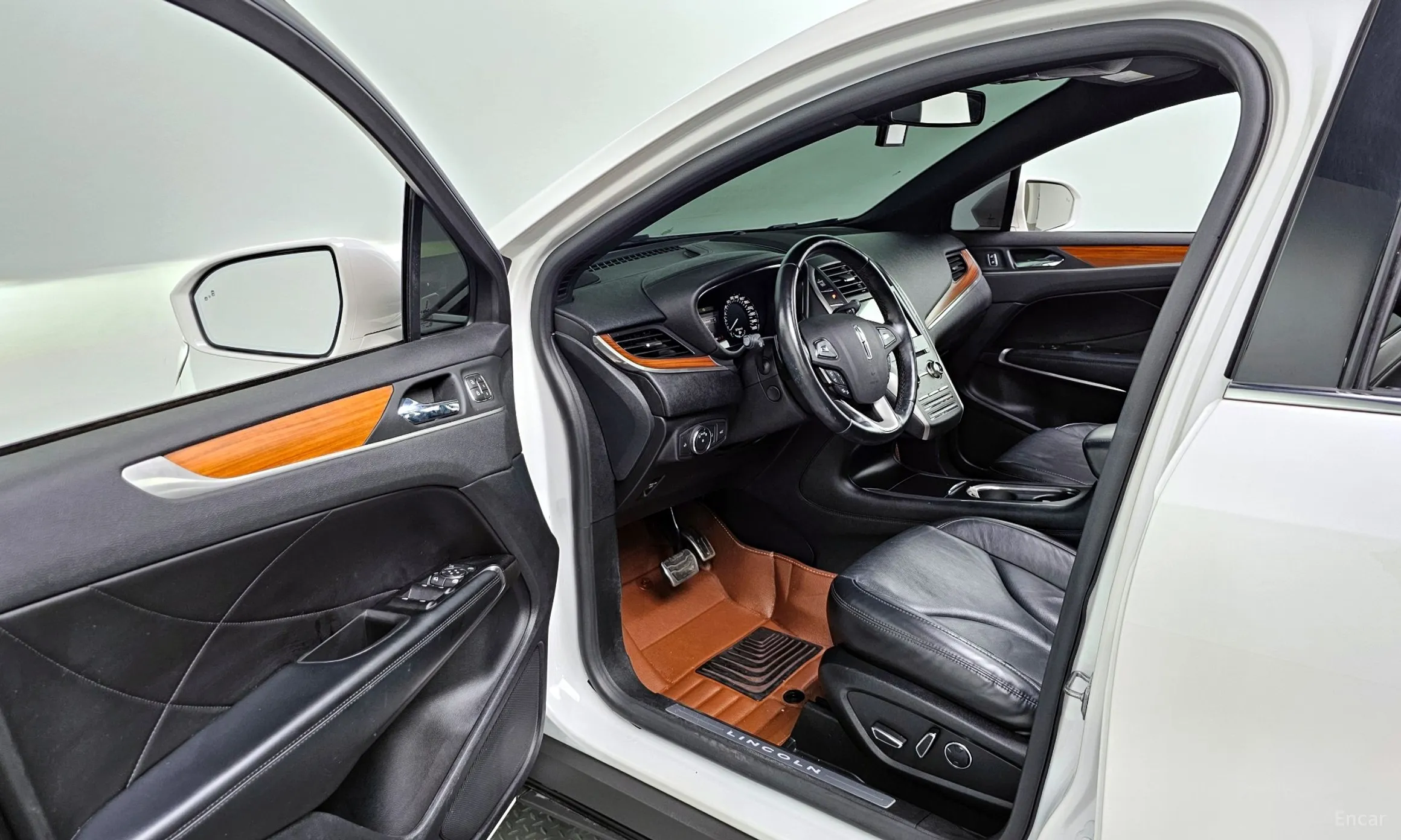 Lincoln MKC превью 10