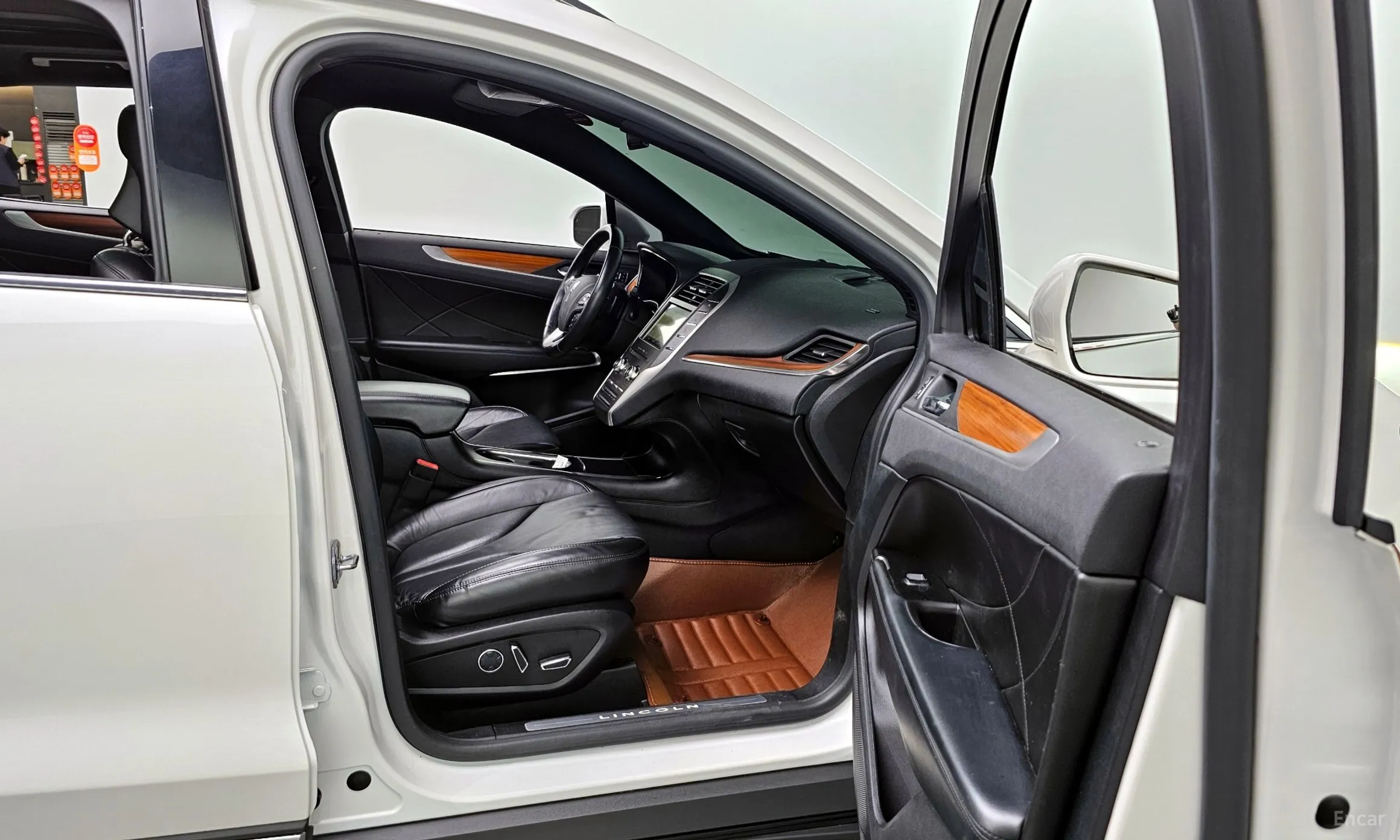 Lincoln MKC превью 11