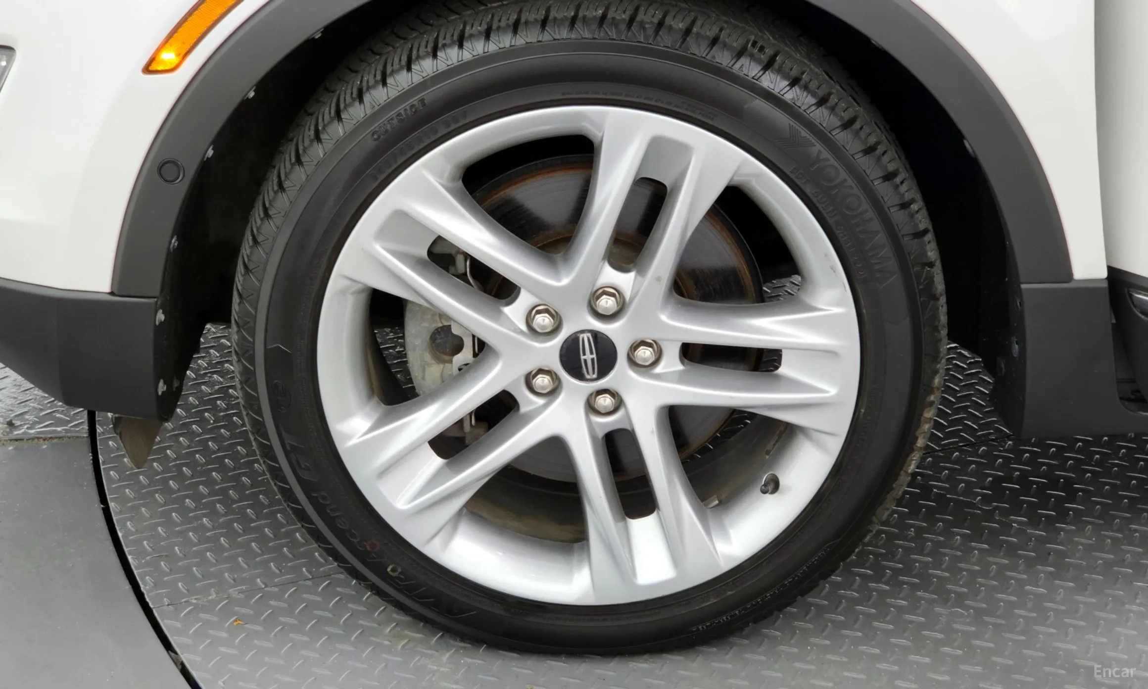 Lincoln MKC превью 5