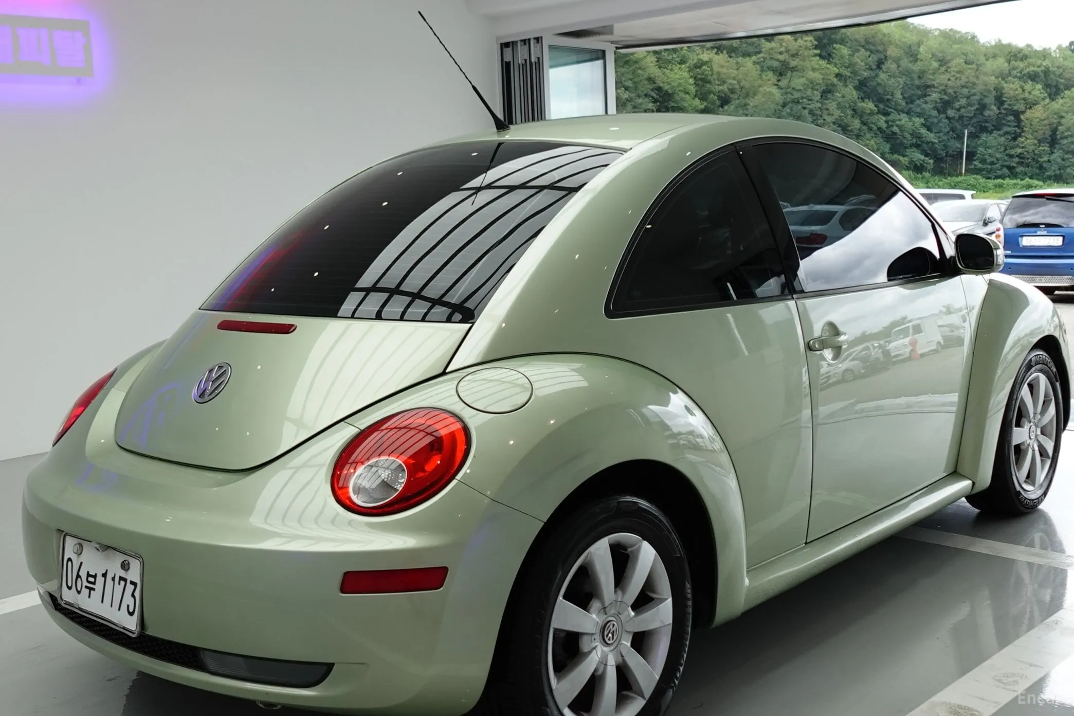 Volkswagen New Beetle превью 2