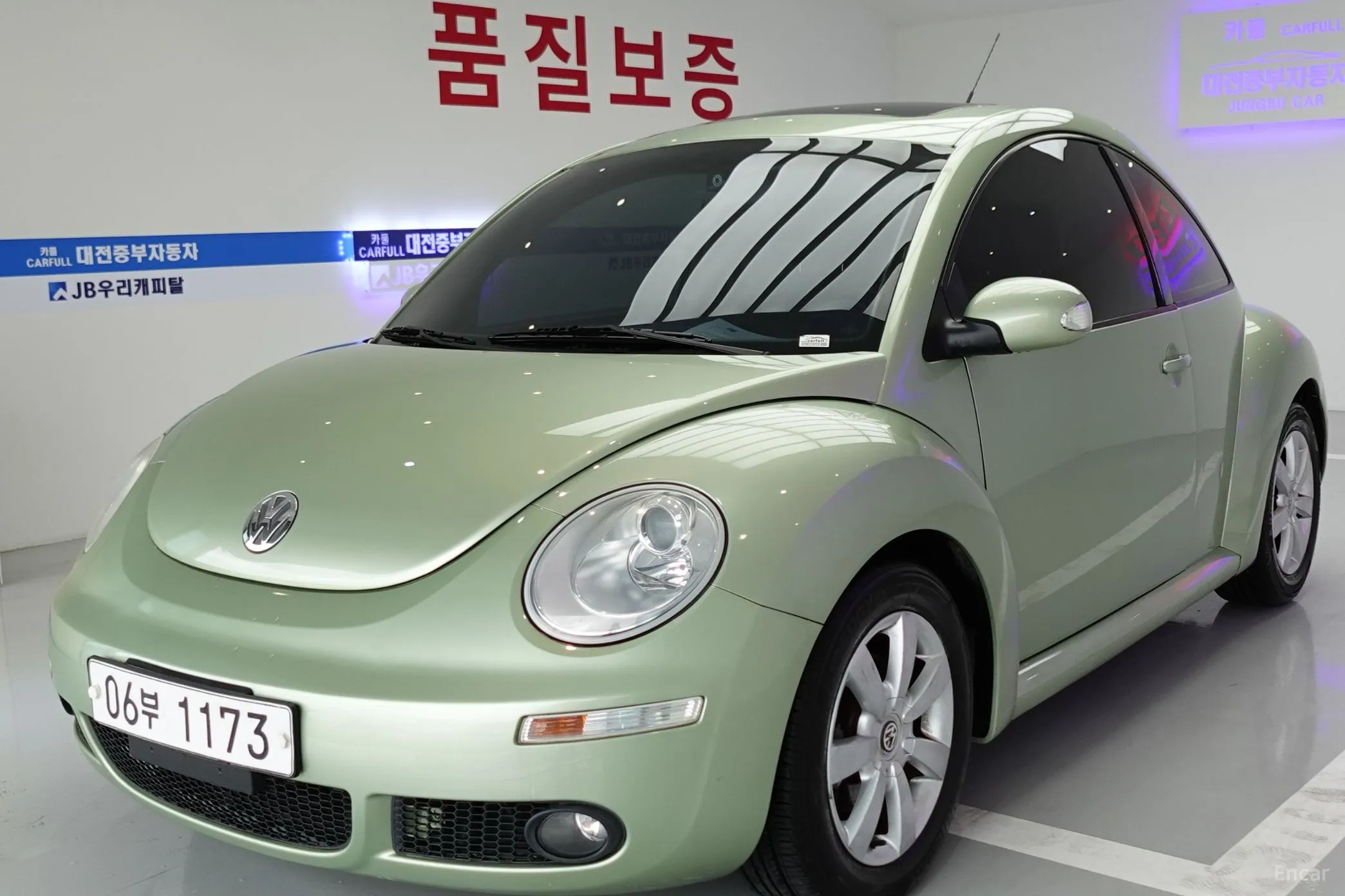 Volkswagen New Beetle превью 3