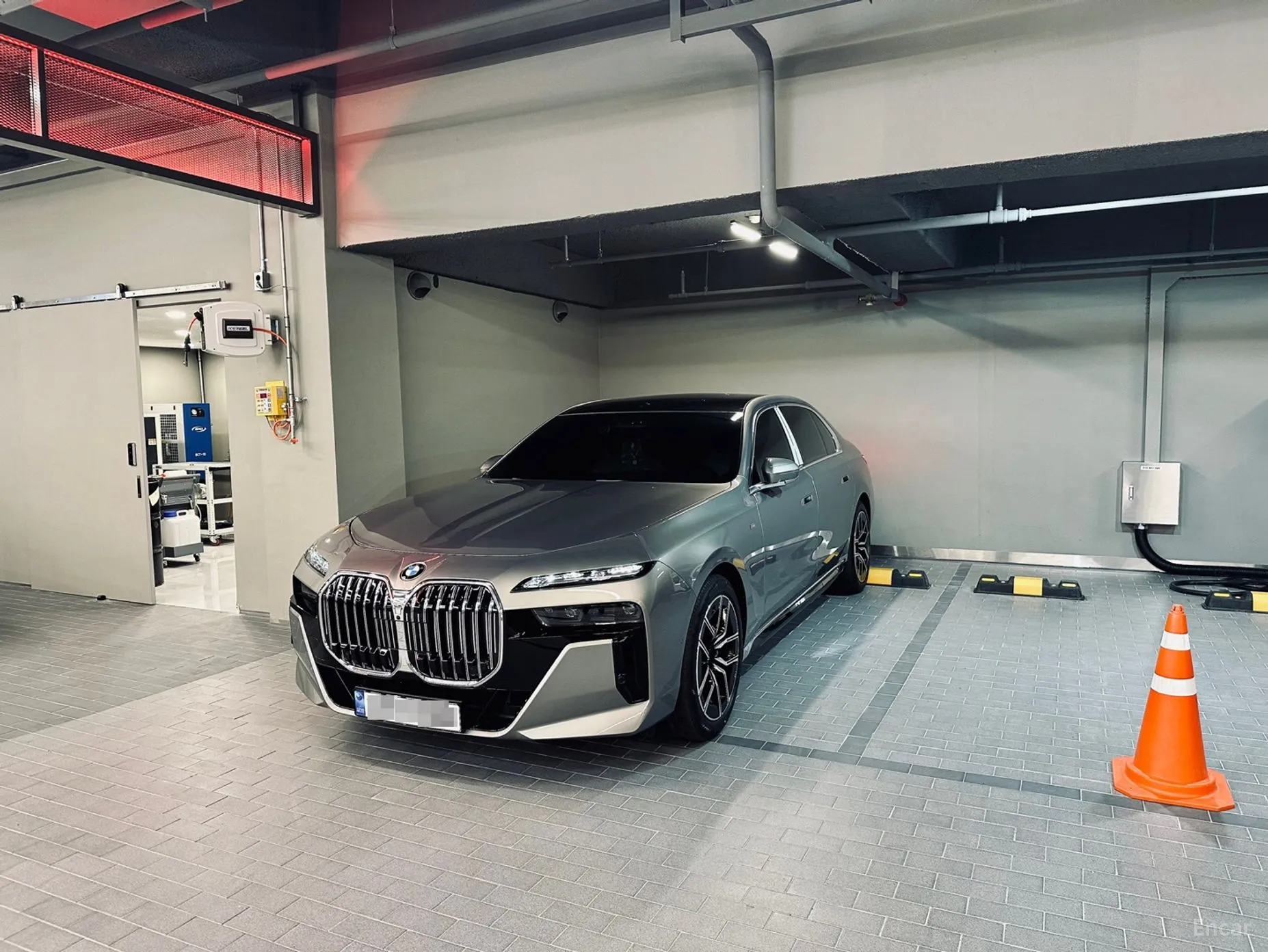 BMW 7 Series (G70) превью 11