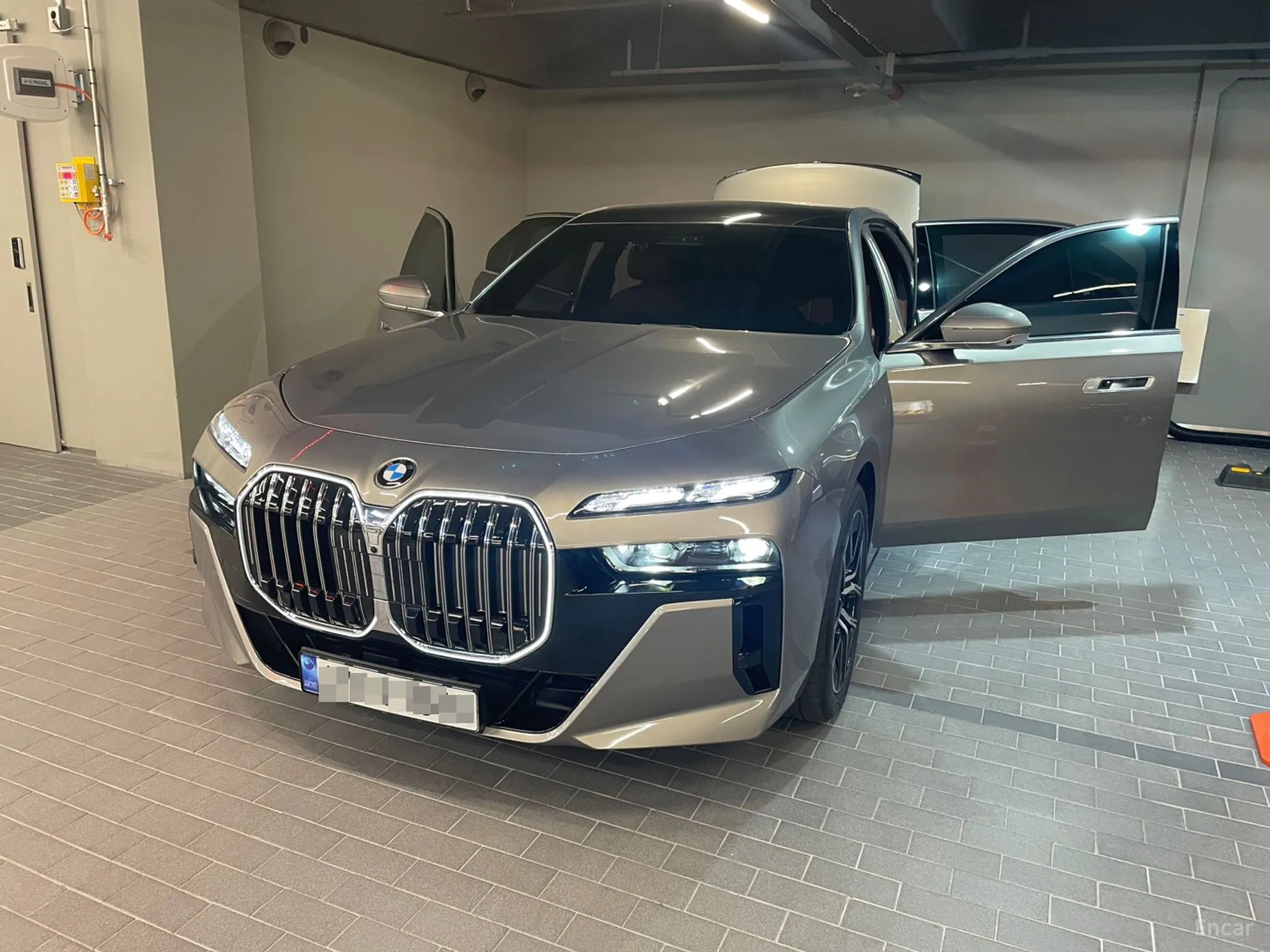 BMW 7 Series (G70) превью 12