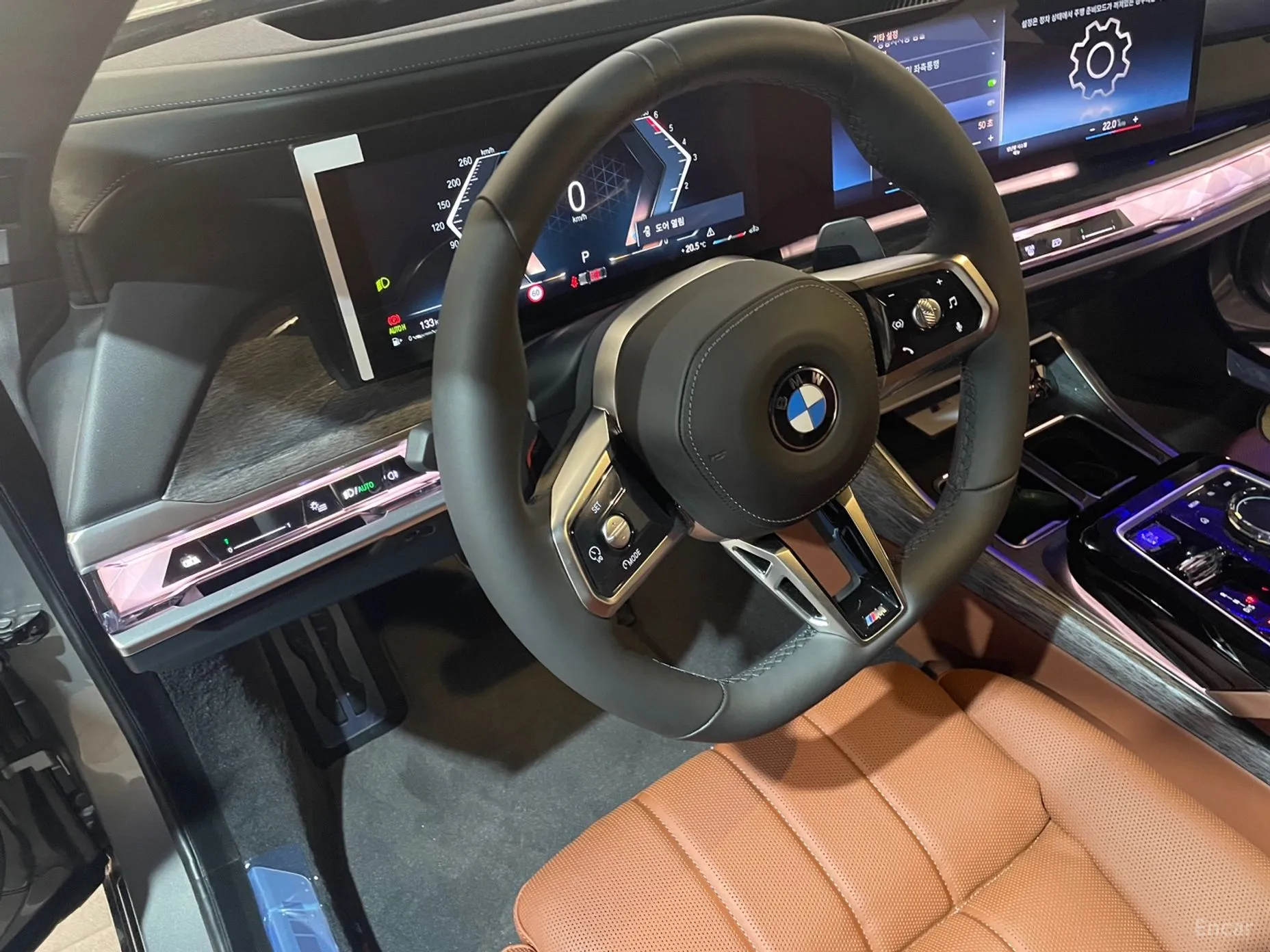BMW 7 Series (G70) превью 15