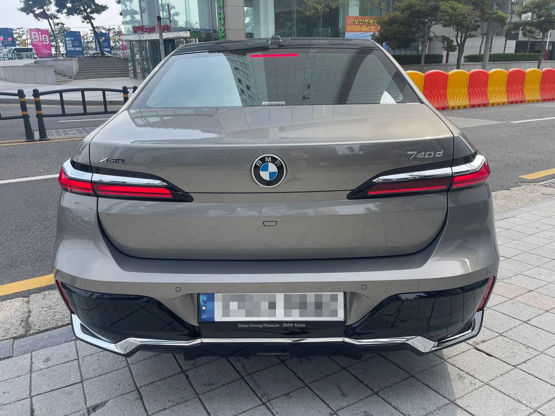 BMW 7 Series (G70) превью 4