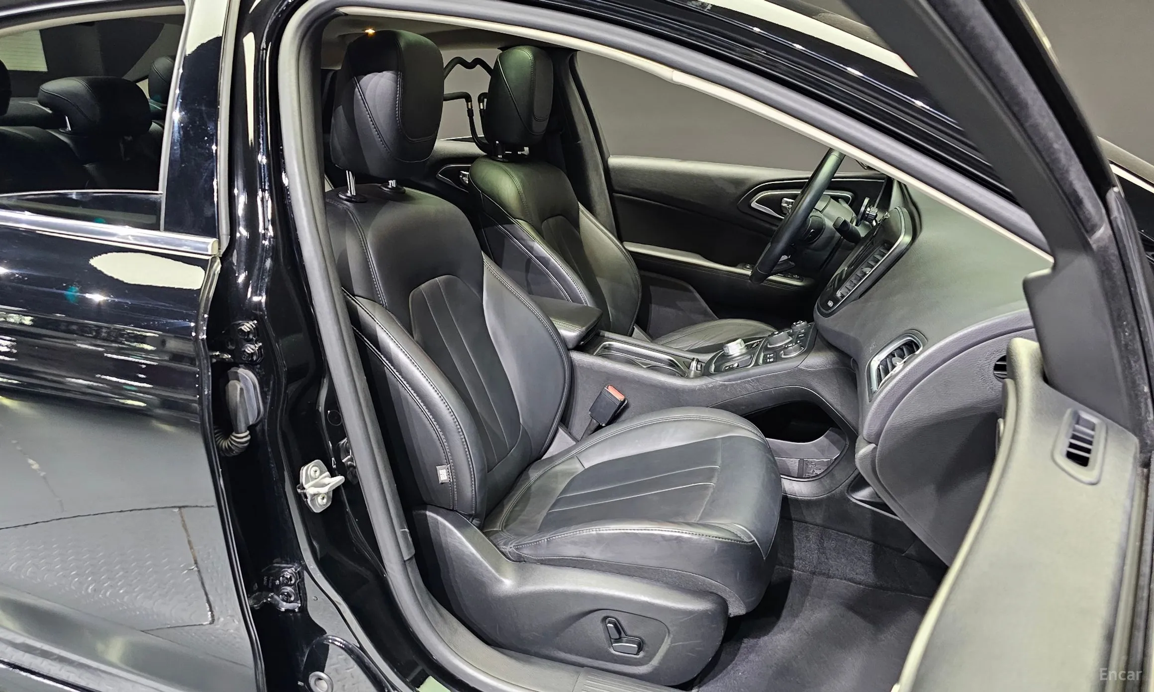Chrysler 200 Second generation превью 10