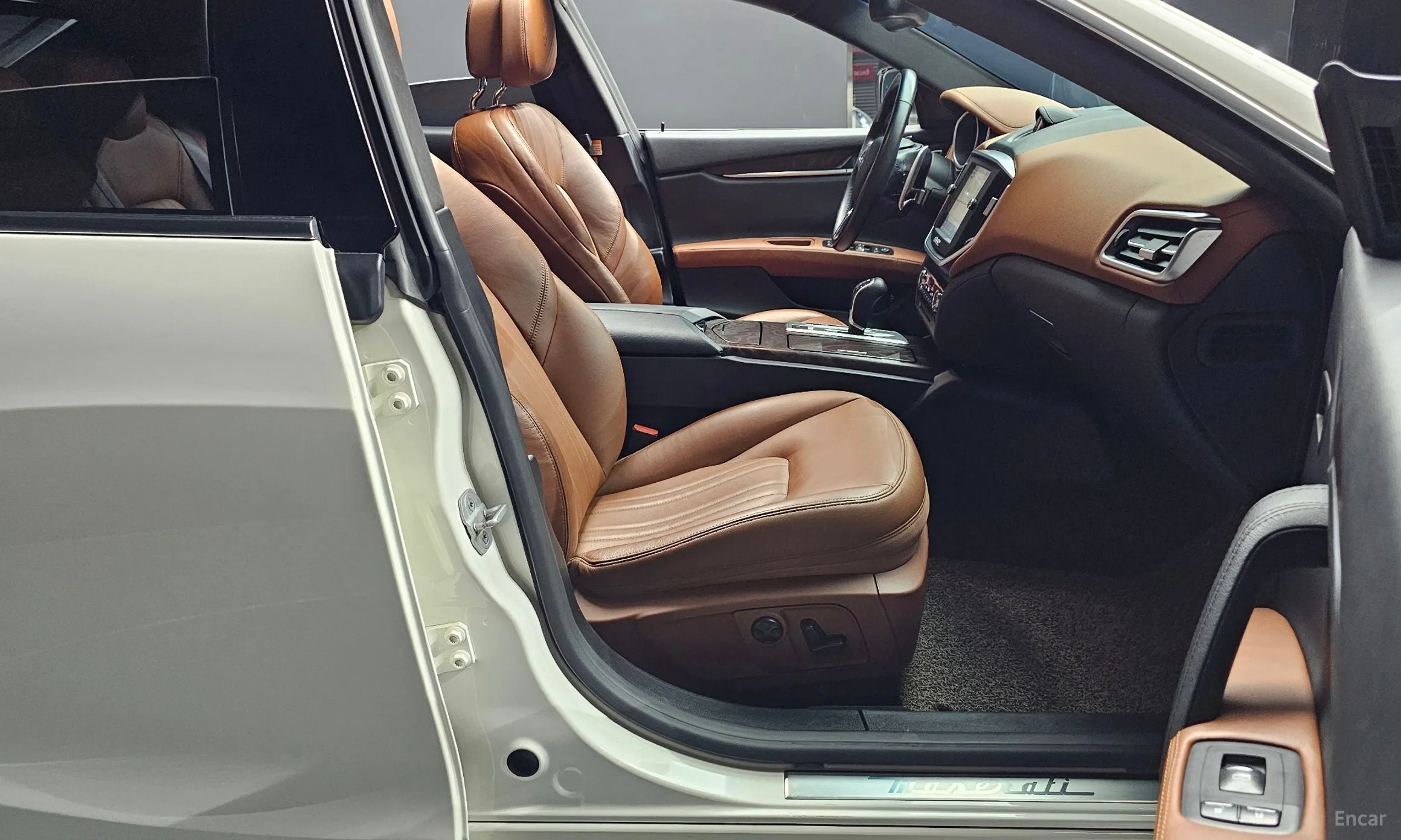 Maserati Ghibli превью 10
