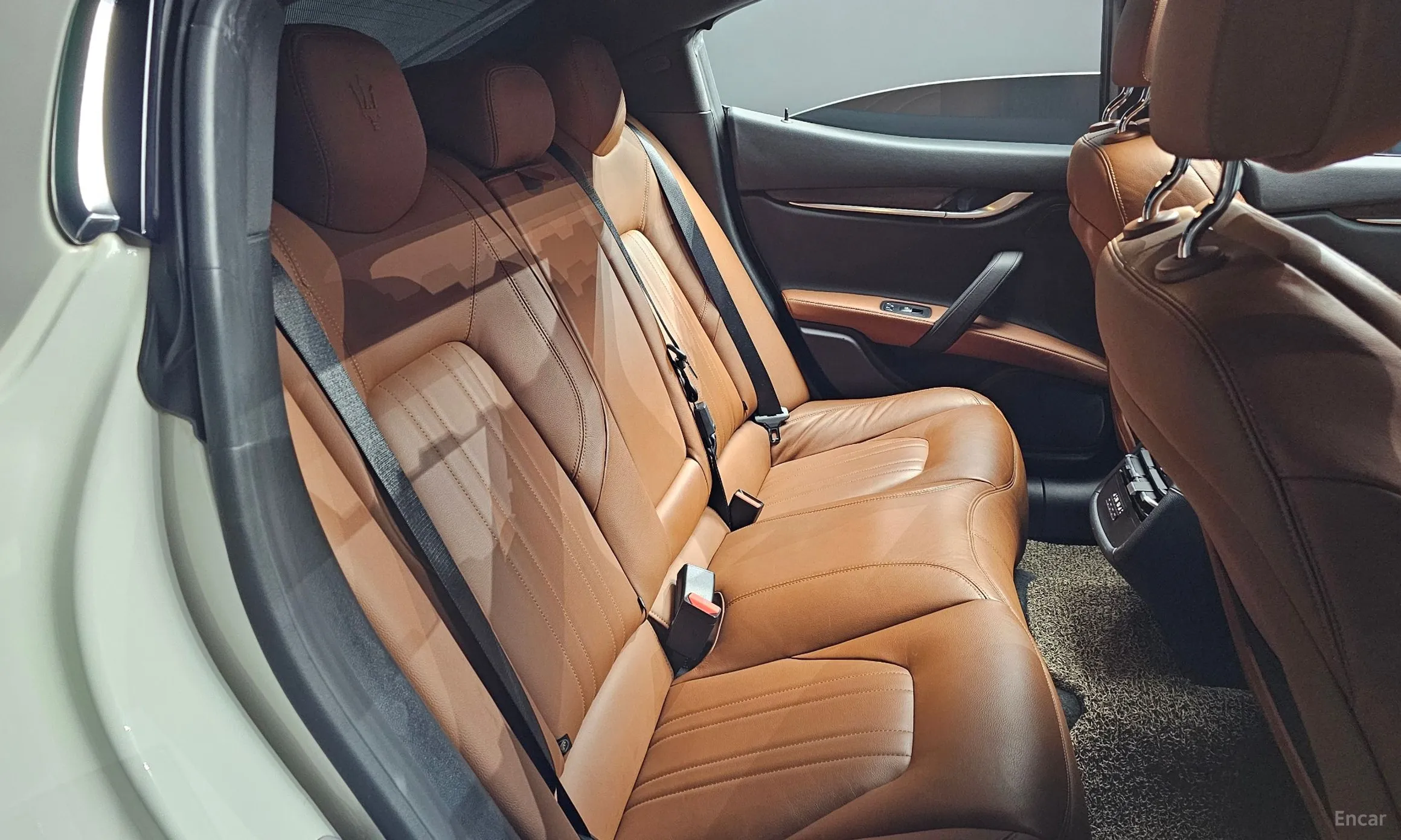 Maserati Ghibli превью 12